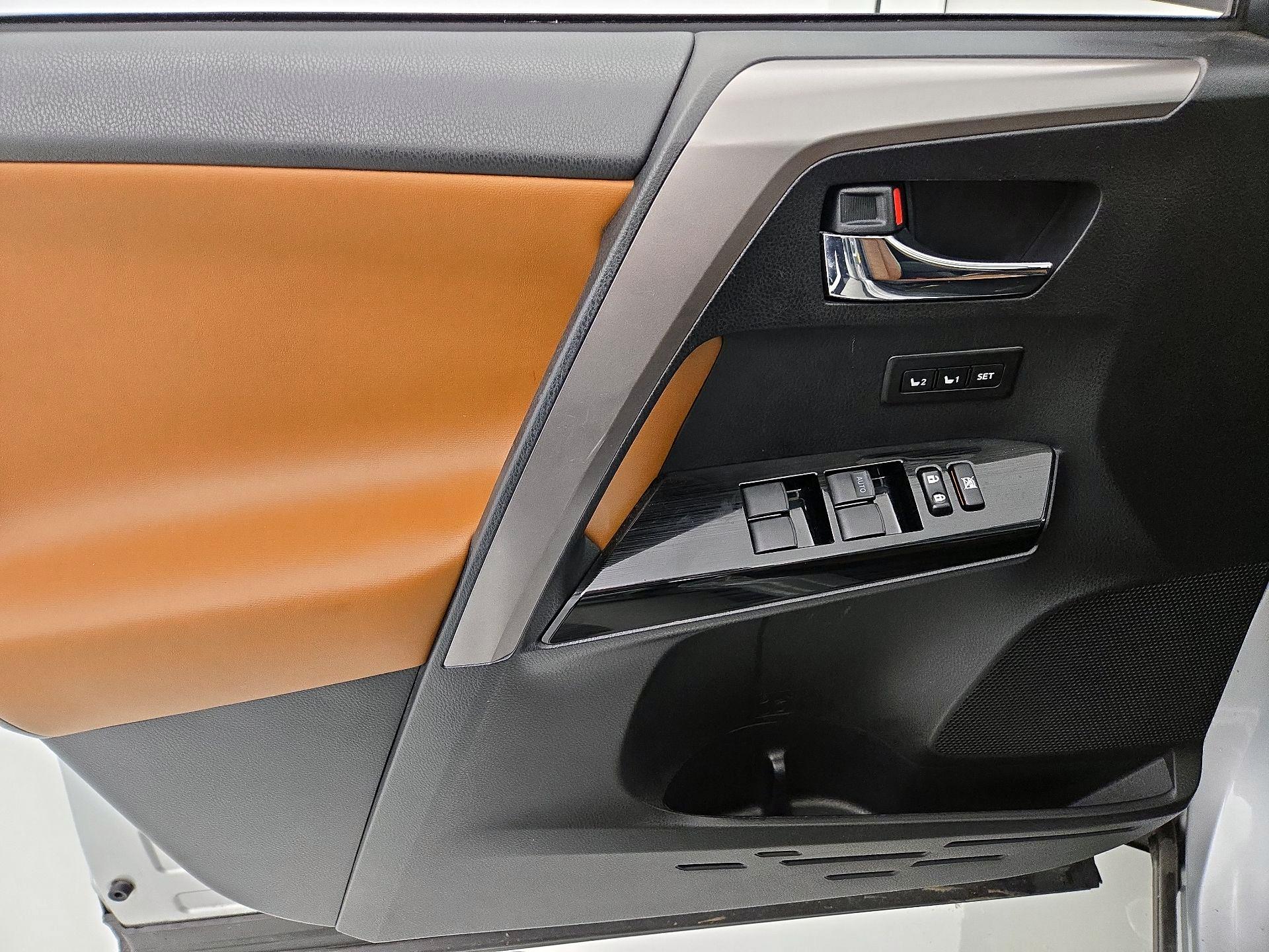 Thumbnail: 2016 Toyota RAV4 - 12