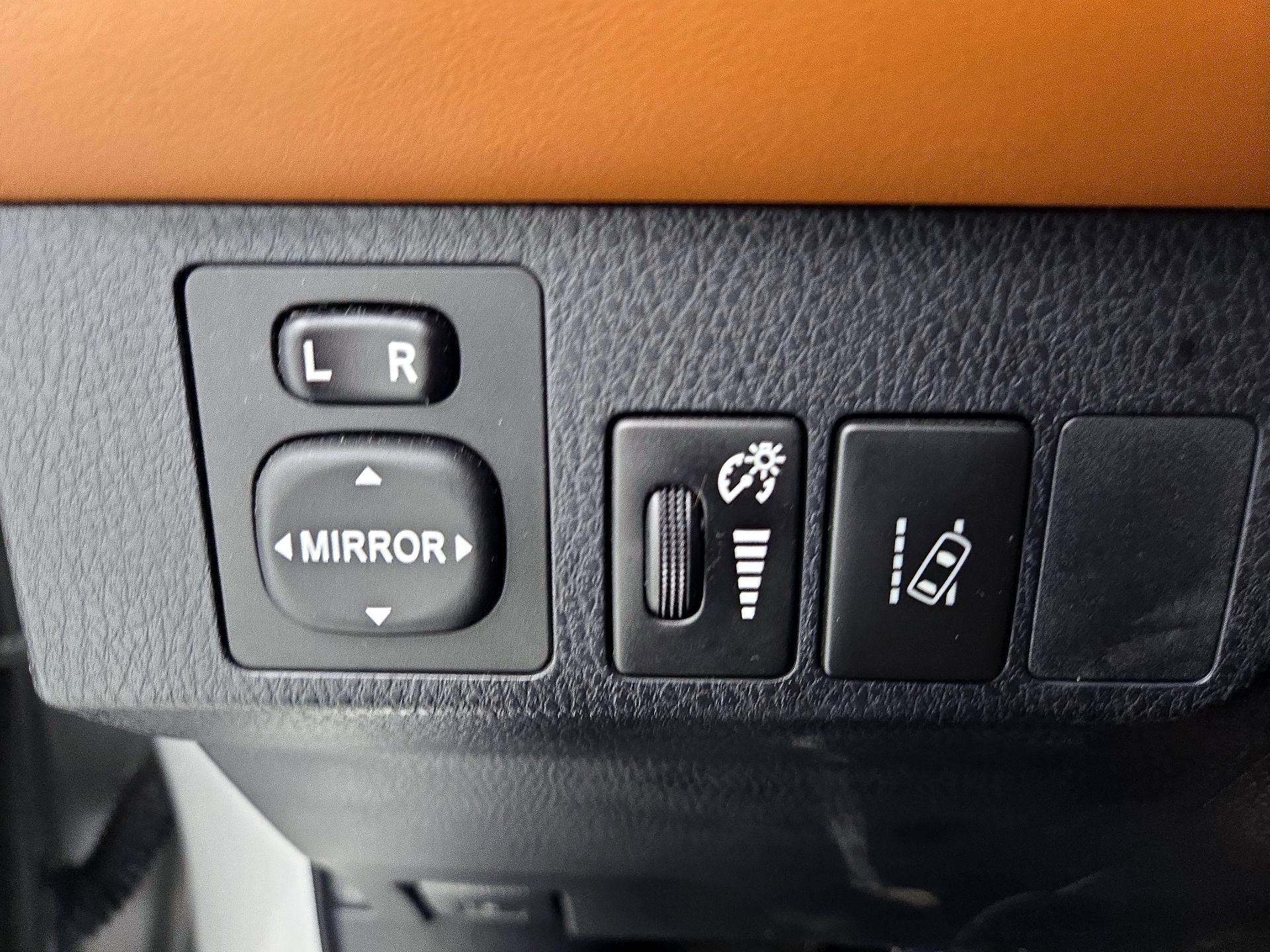 Thumbnail: 2016 Toyota RAV4 - 13