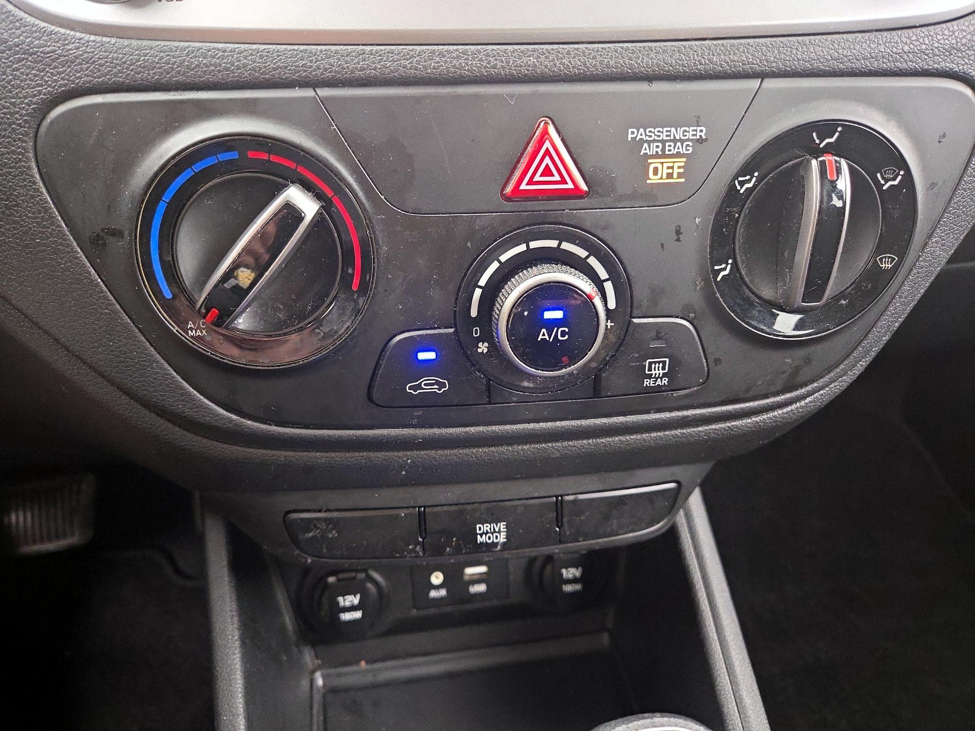 Thumbnail: 2022 Hyundai Accent - 16