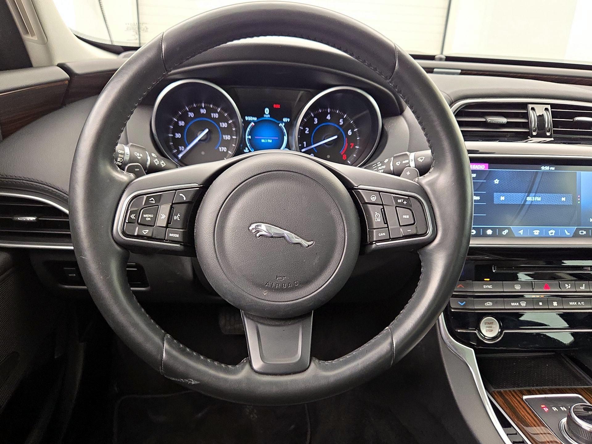 Thumbnail: 2017 Jaguar XE - 10