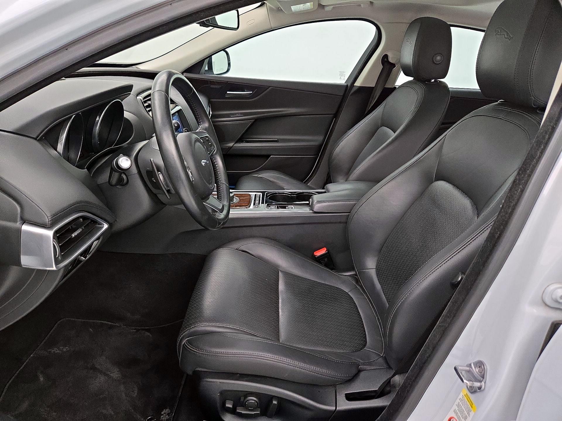 Thumbnail: 2017 Jaguar XE - 11