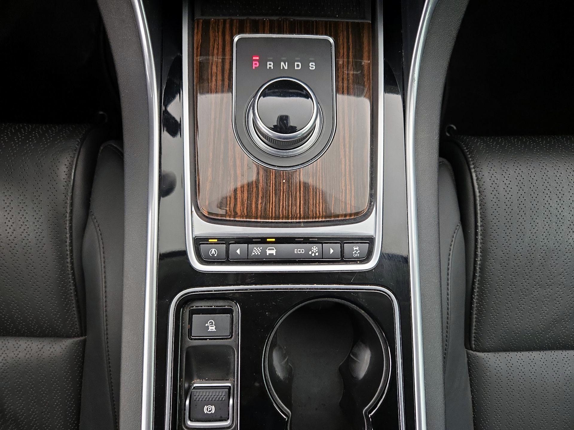 Thumbnail: 2017 Jaguar XE - 18