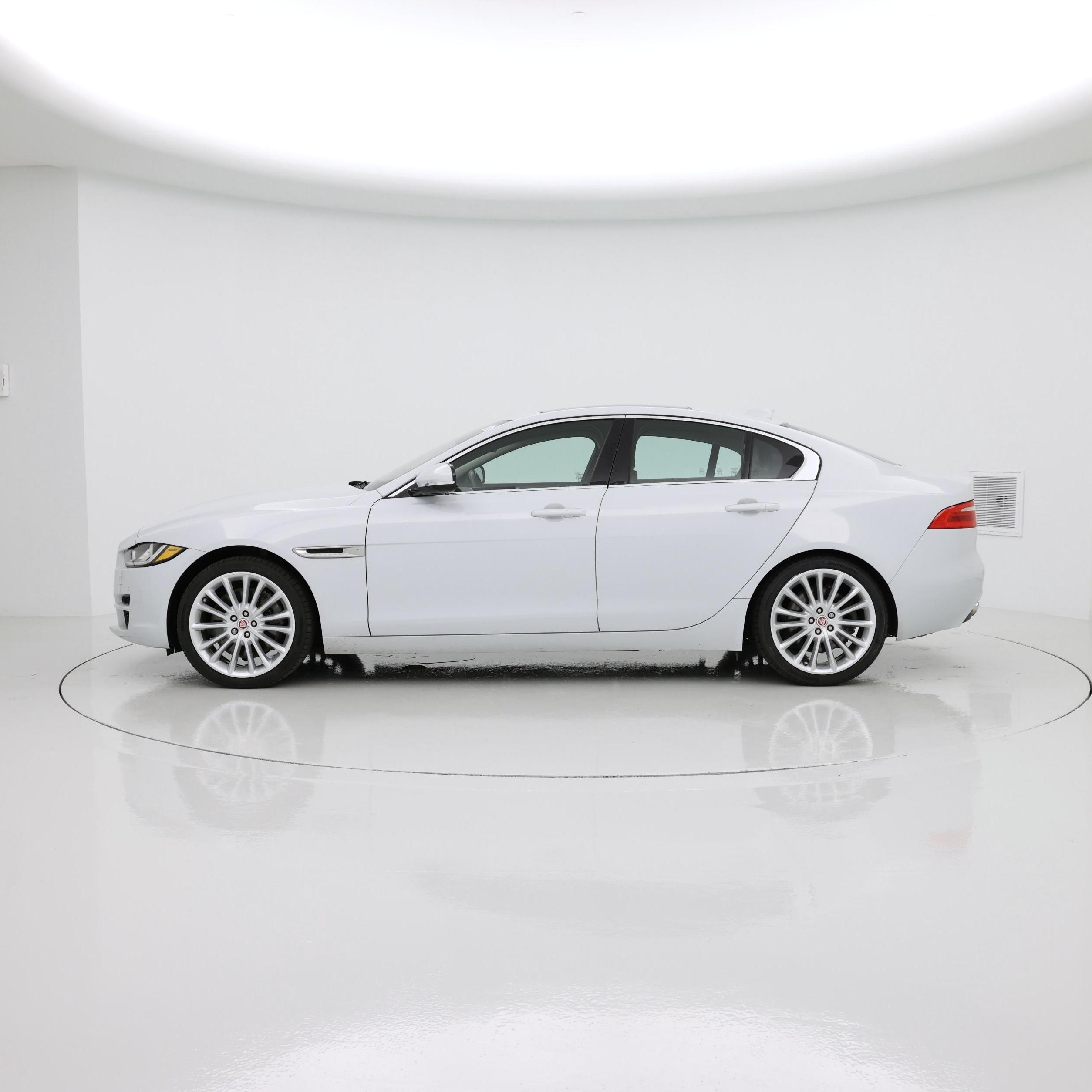 Thumbnail: 2017 Jaguar XE - 3