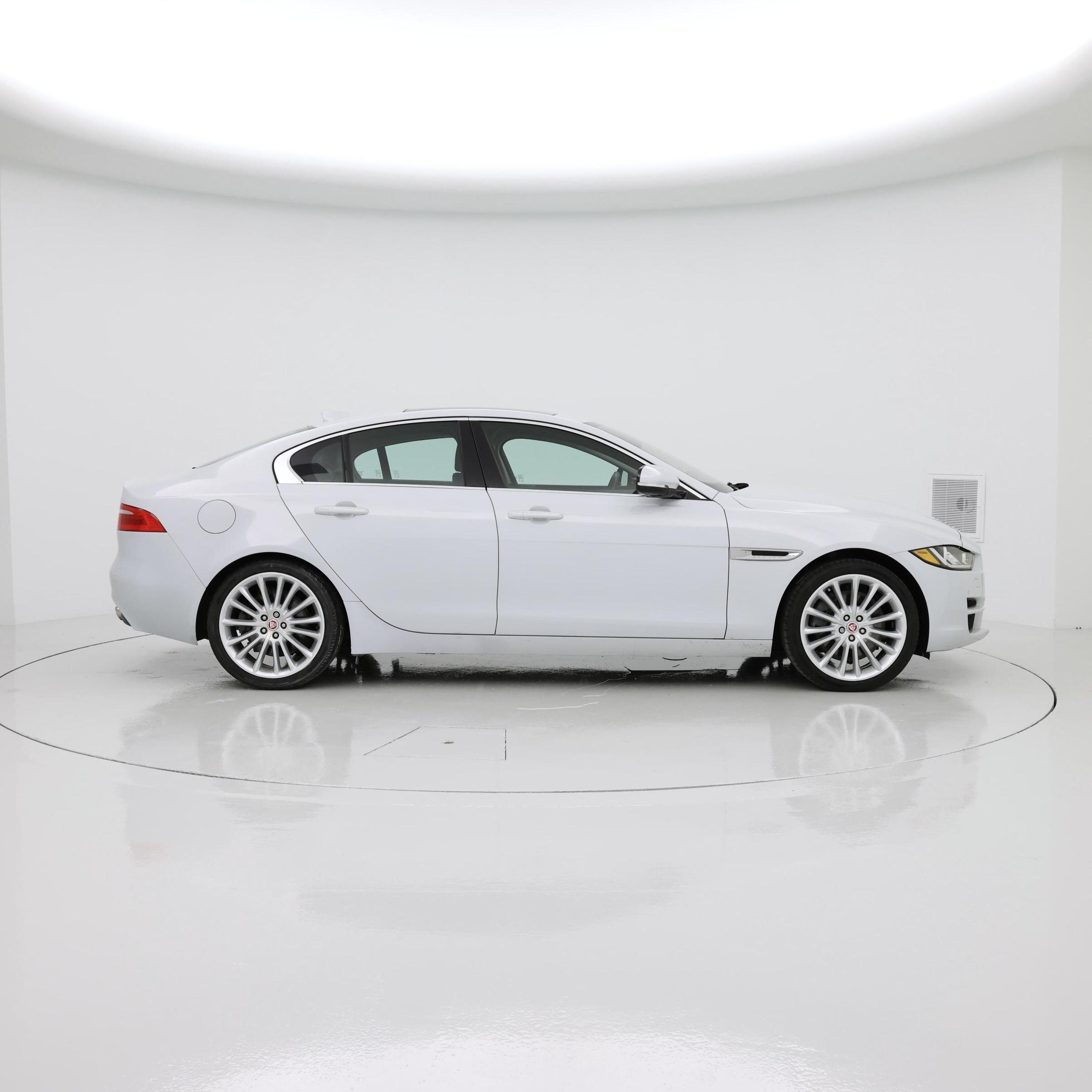 Thumbnail: 2017 Jaguar XE - 7