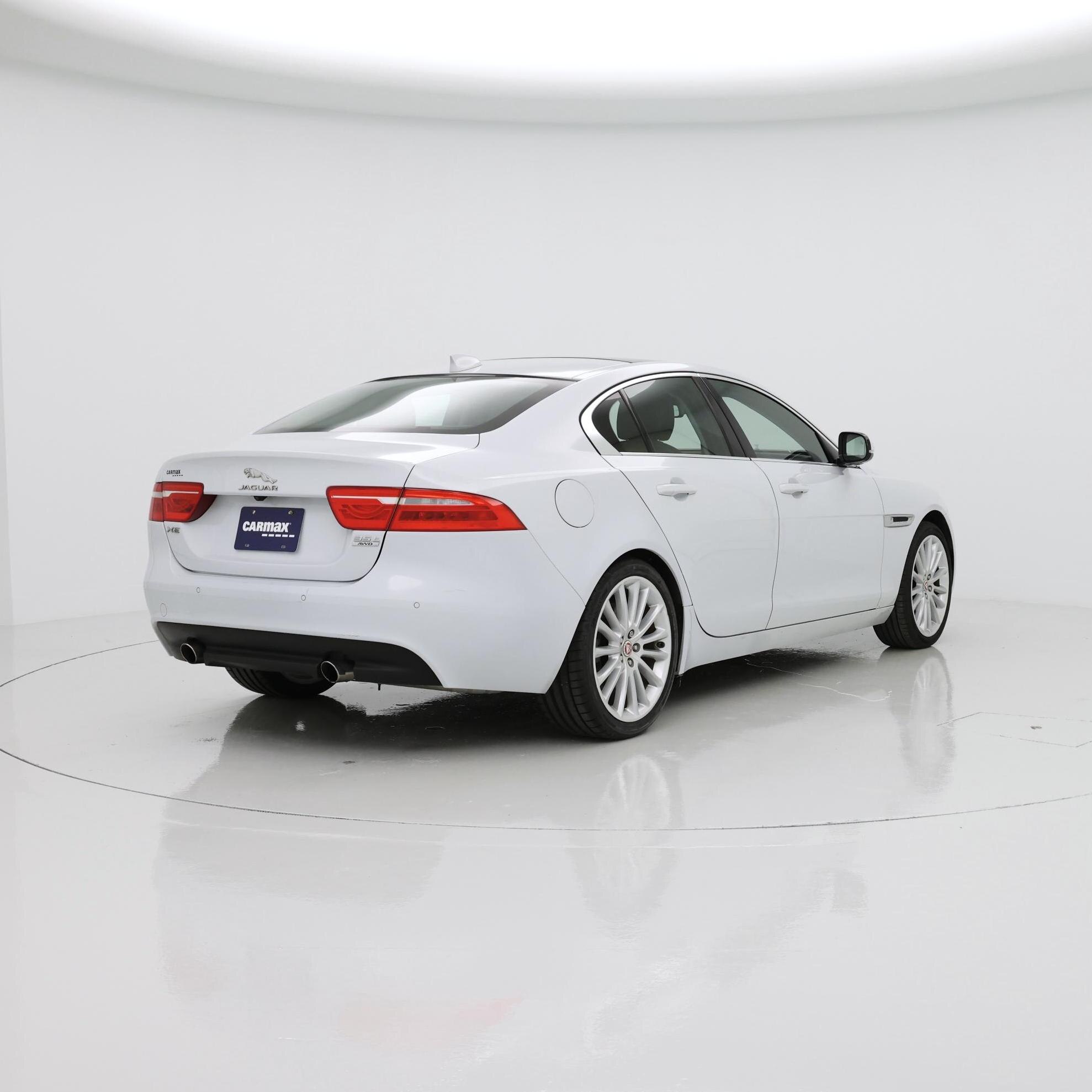 Thumbnail: 2017 Jaguar XE - 8