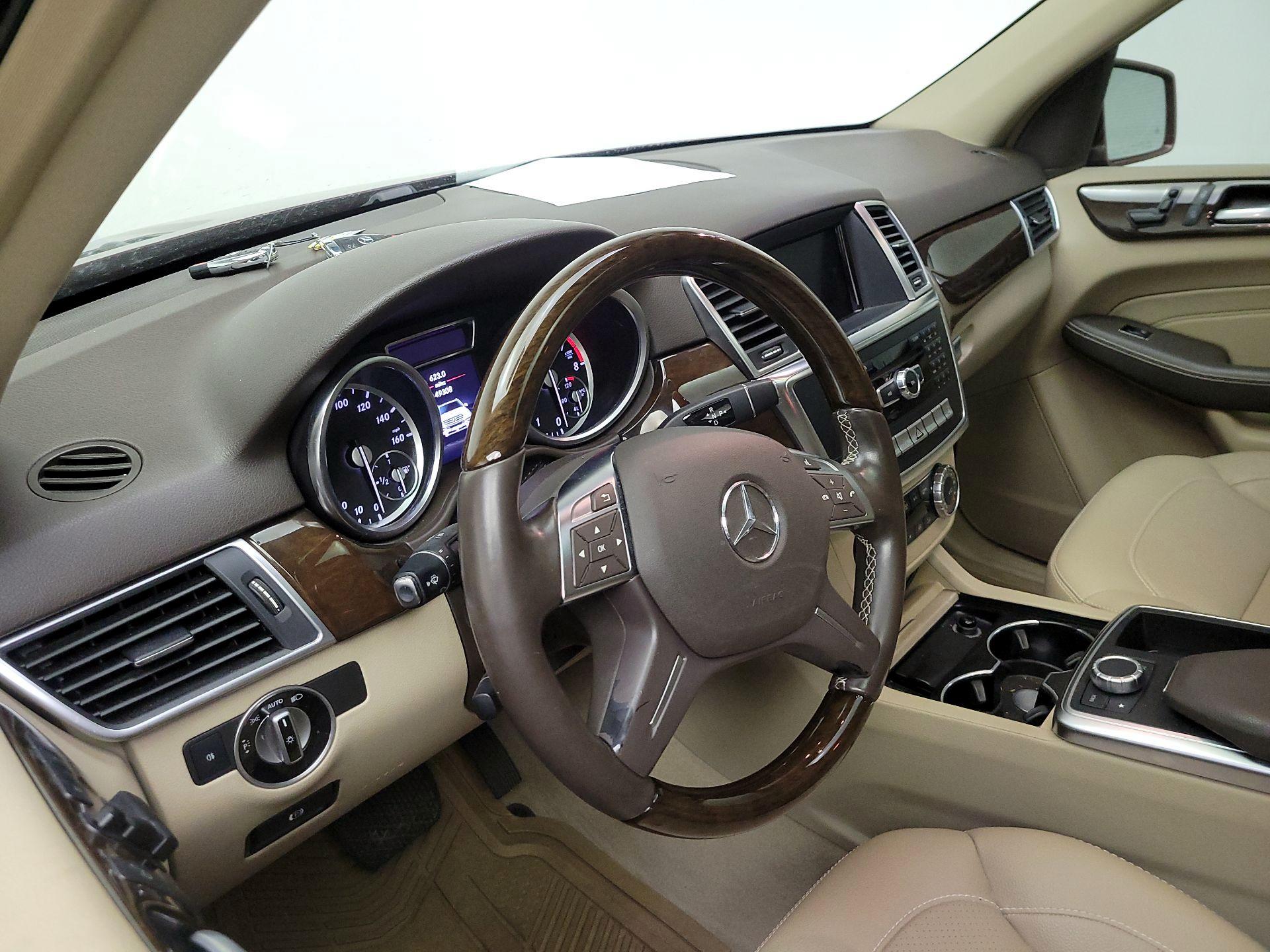 Thumbnail: 2015 Mercedes-Benz M-Class - 9