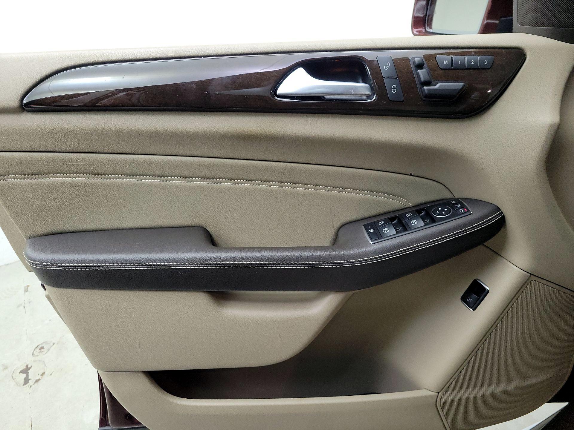 Thumbnail: 2015 Mercedes-Benz M-Class - 12
