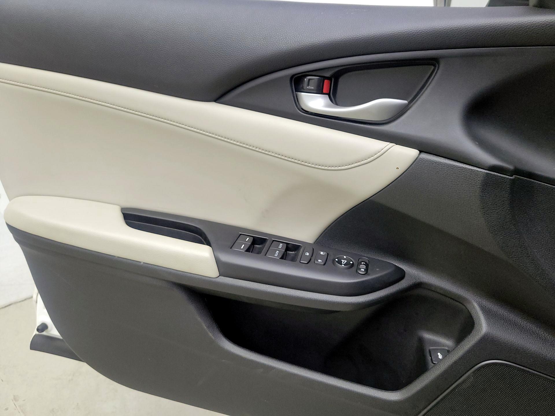 Thumbnail: 2019 Honda Insight - 12