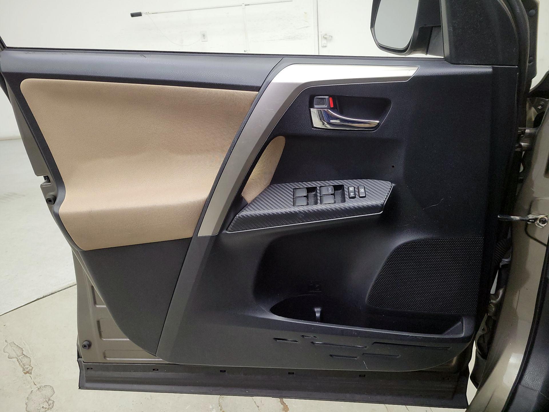 Thumbnail: 2015 Toyota RAV4 - 12