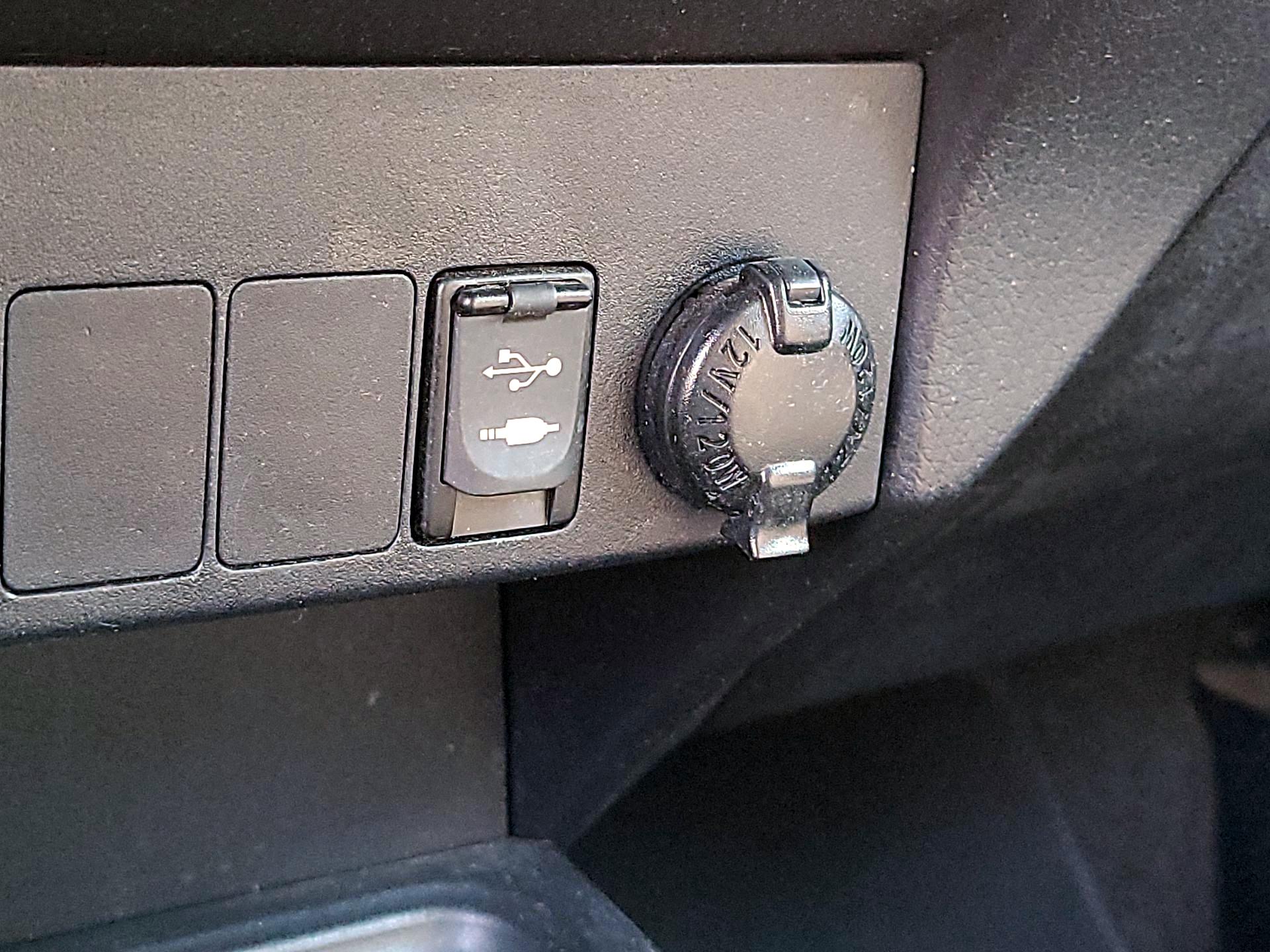 Thumbnail: 2015 Toyota RAV4 - 19