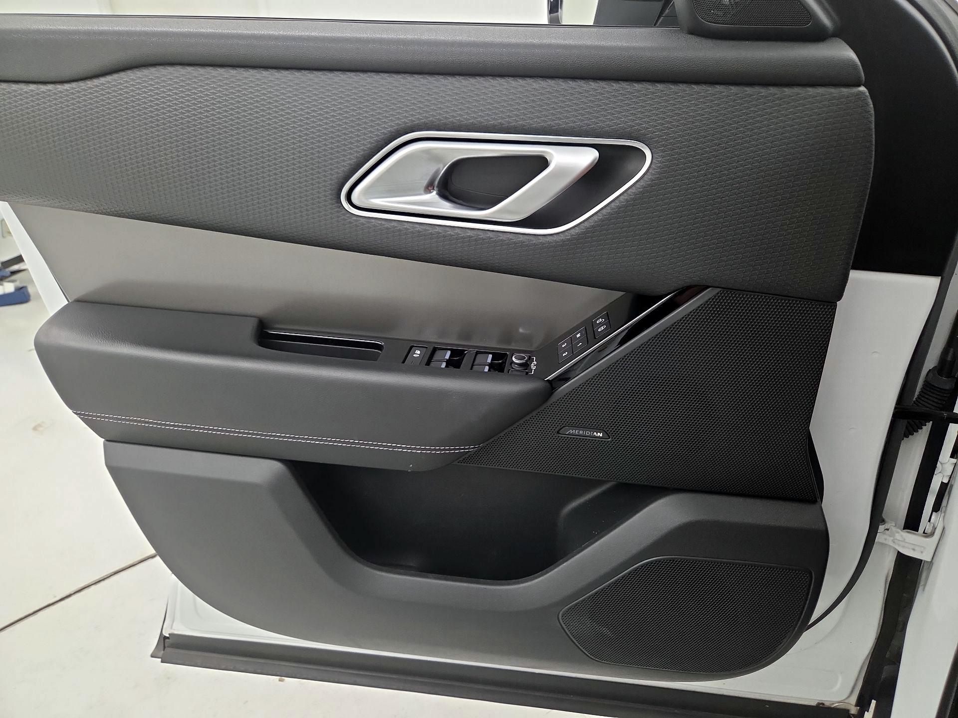 Thumbnail: 2020 Land Rover Range Rover Velar - 12