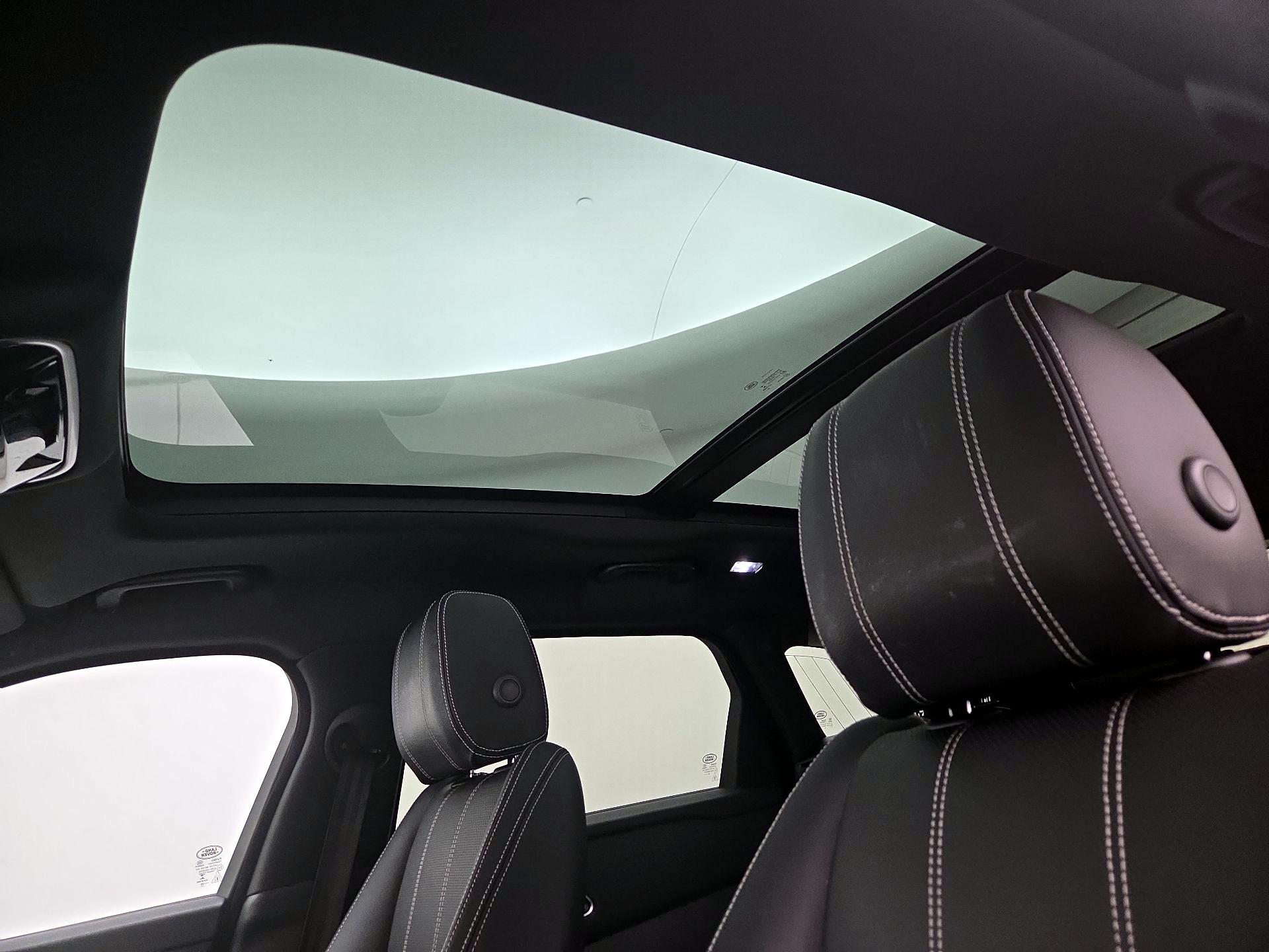 Thumbnail: 2020 Land Rover Range Rover Velar - 20