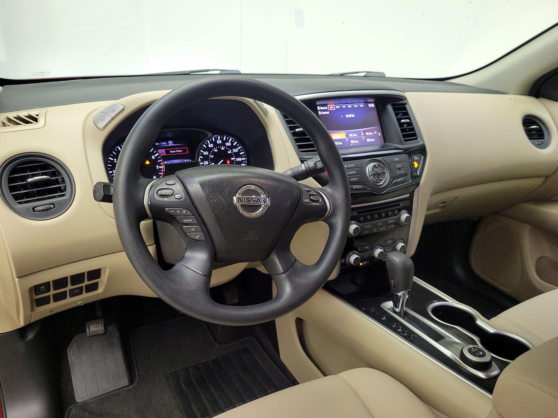 Thumbnail: 2017 Nissan Pathfinder - 9
