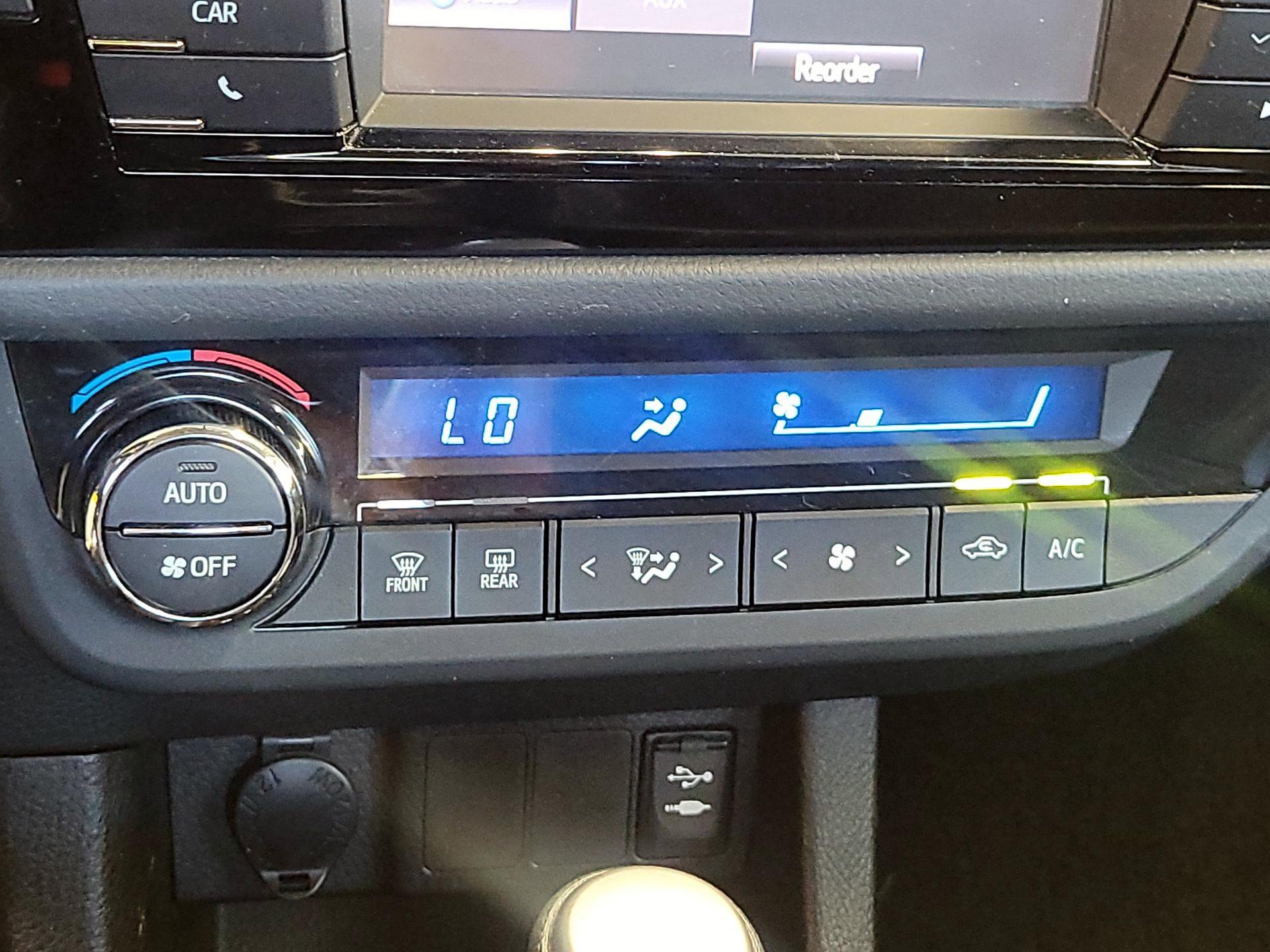 Thumbnail: 2016 Toyota Corolla - 16