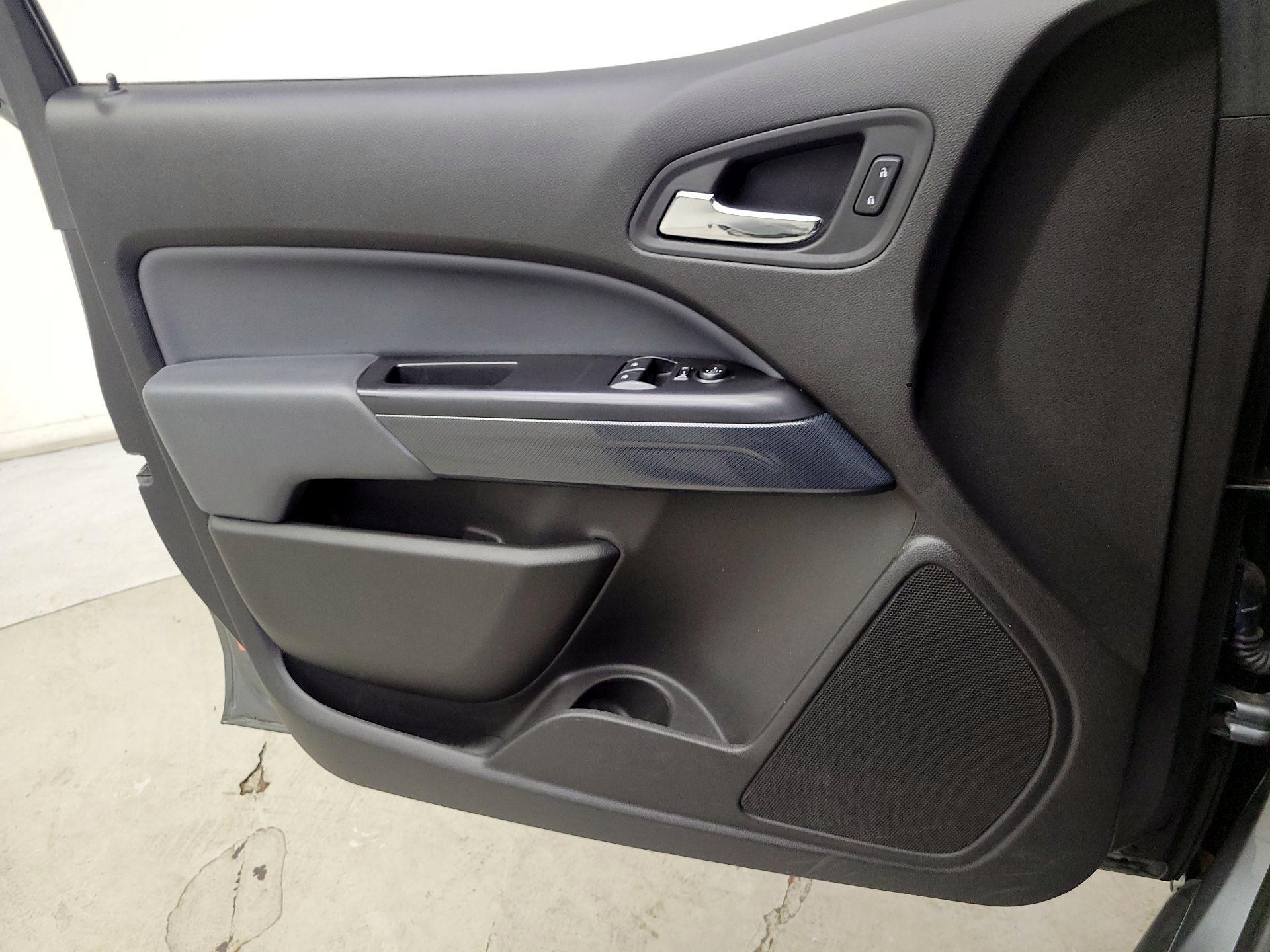 Thumbnail: 2018 Chevrolet Colorado - 12