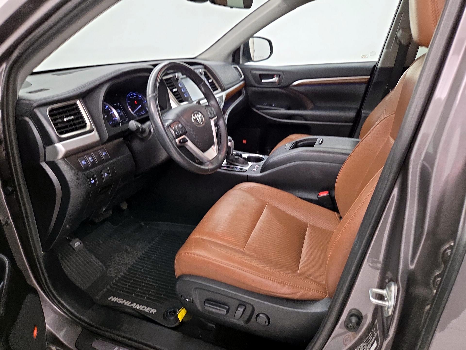 Thumbnail: 2019 Toyota Highlander - 11
