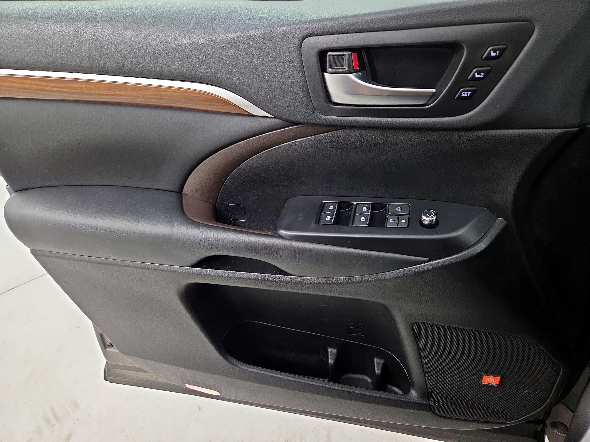 Thumbnail: 2019 Toyota Highlander - 12