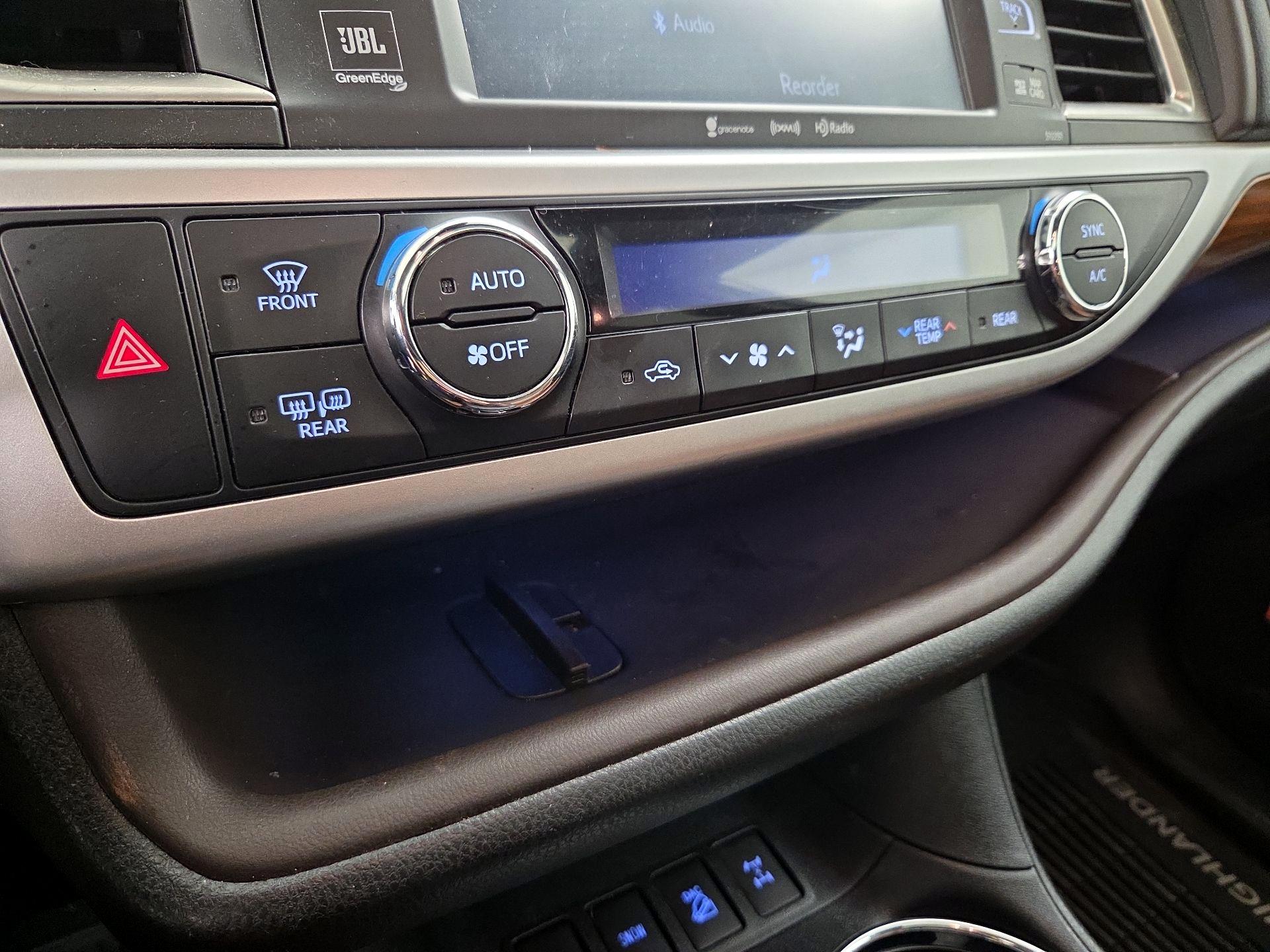 Thumbnail: 2019 Toyota Highlander - 16