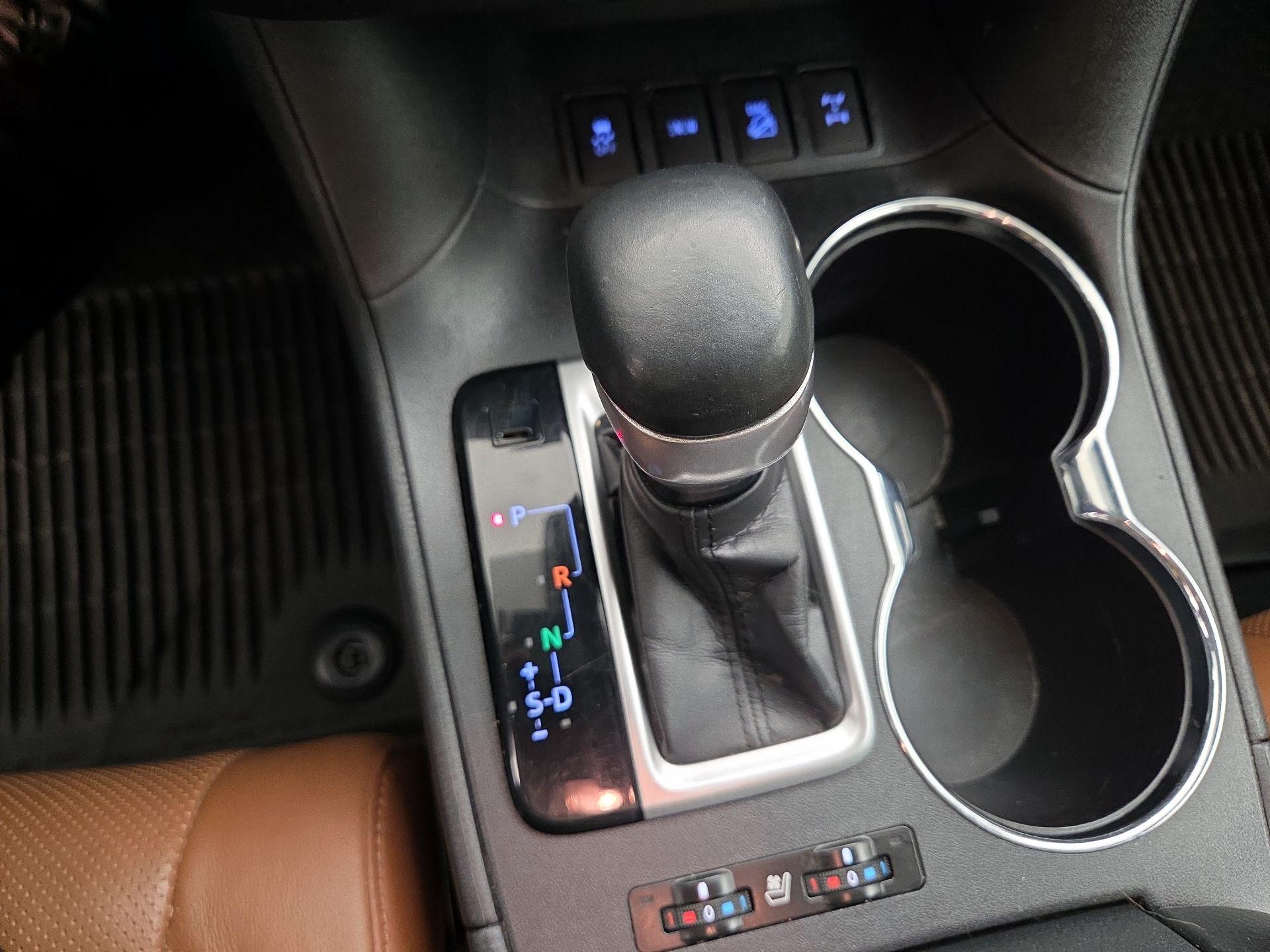 Thumbnail: 2019 Toyota Highlander - 17