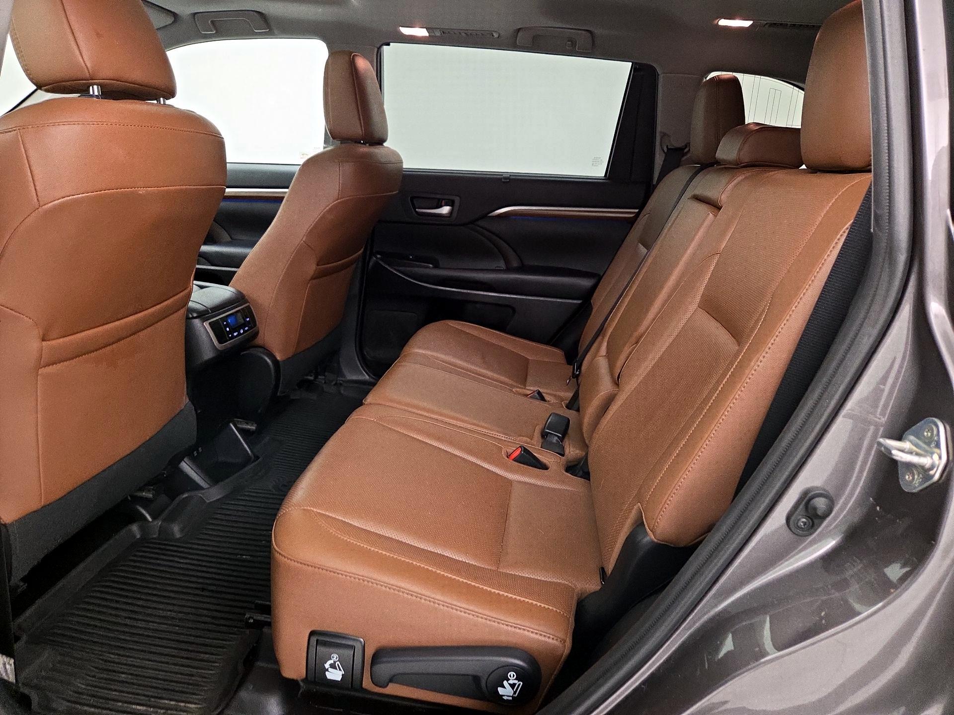 Thumbnail: 2019 Toyota Highlander - 20