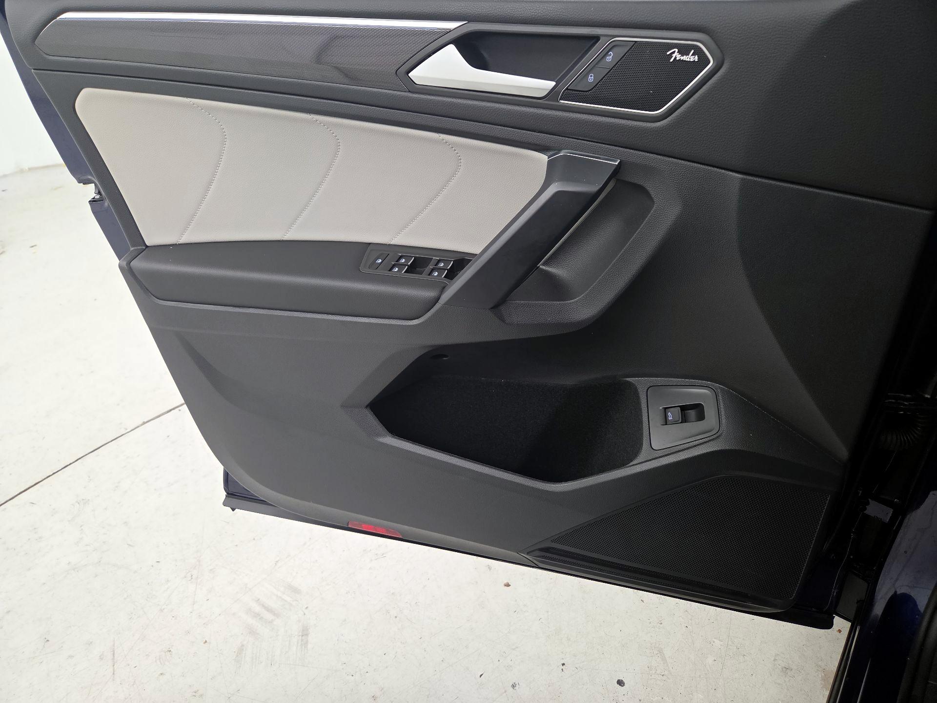 Thumbnail: 2021 Volkswagen Tiguan - 12