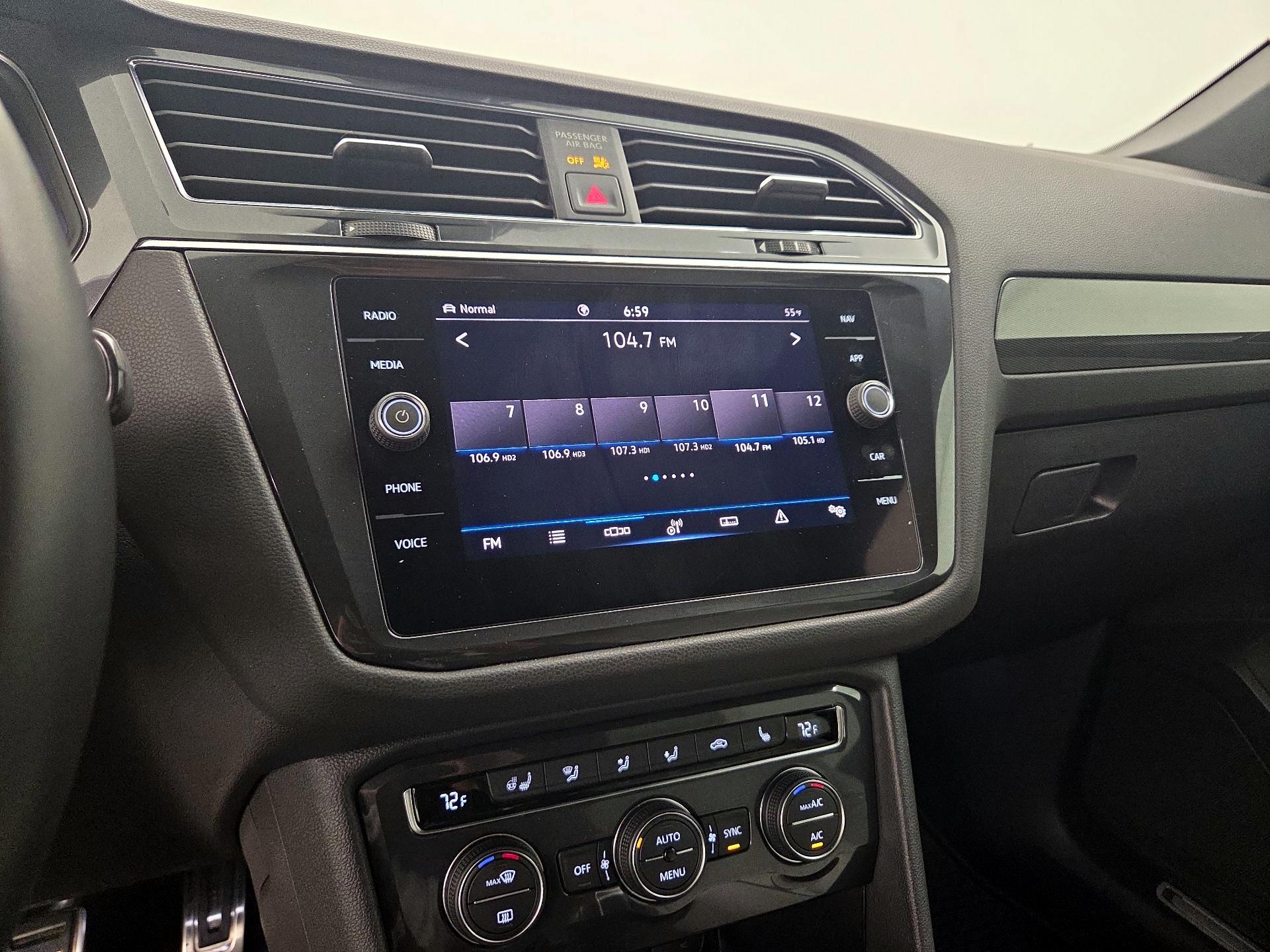Thumbnail: 2021 Volkswagen Tiguan - 16