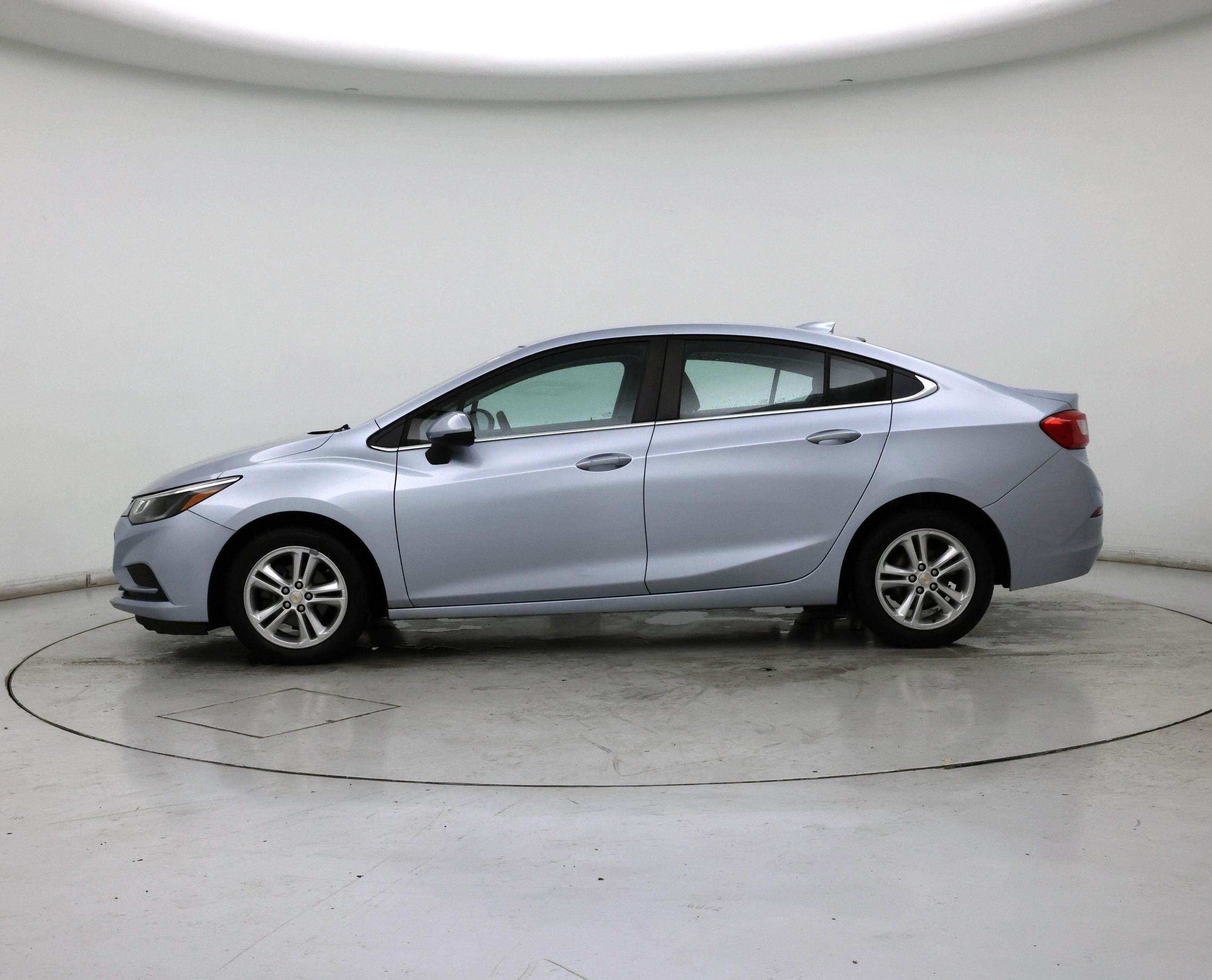 Thumbnail: 2017 Chevrolet Cruze - 3