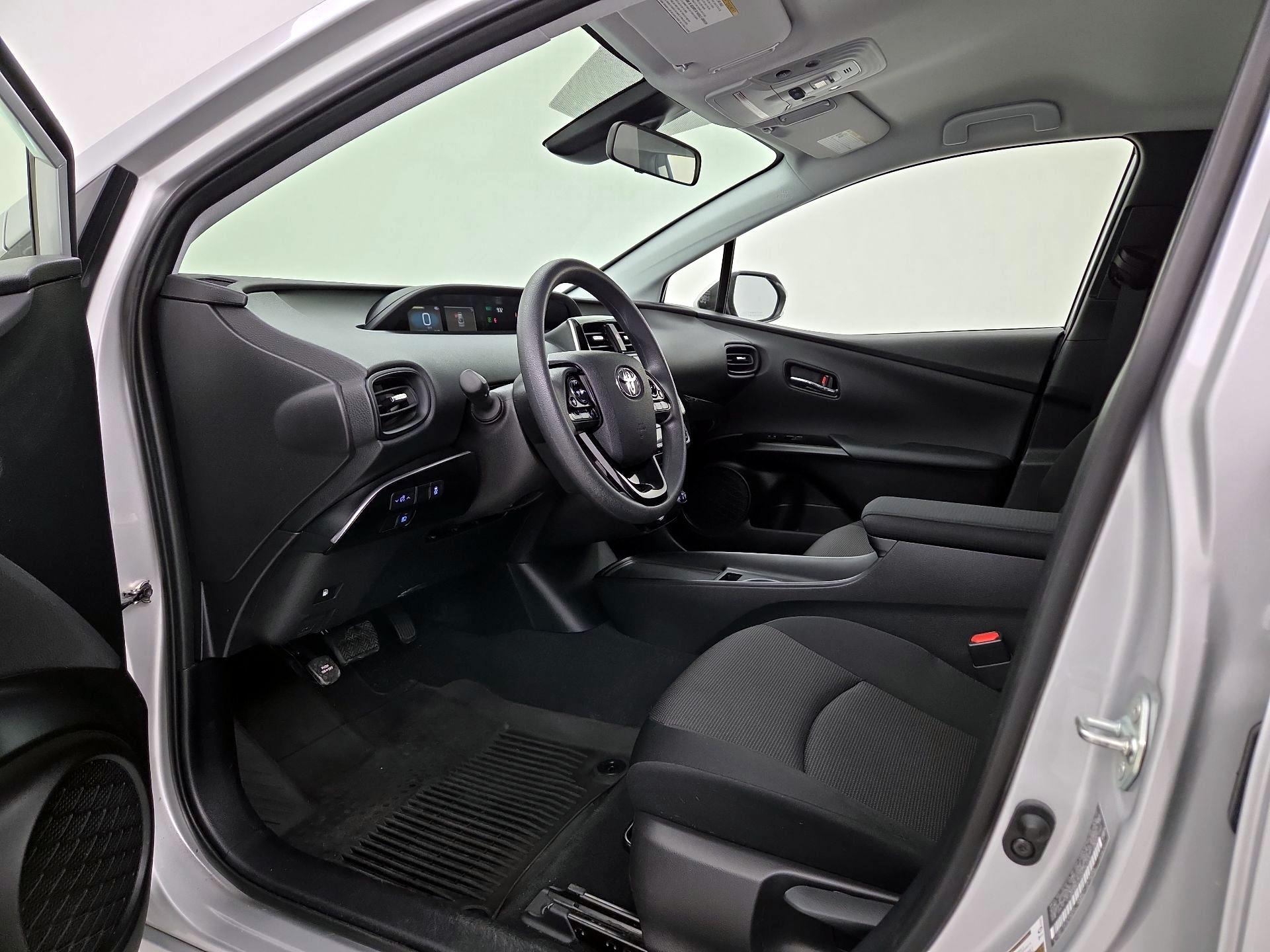 Thumbnail: 2022 Toyota Prius - 11