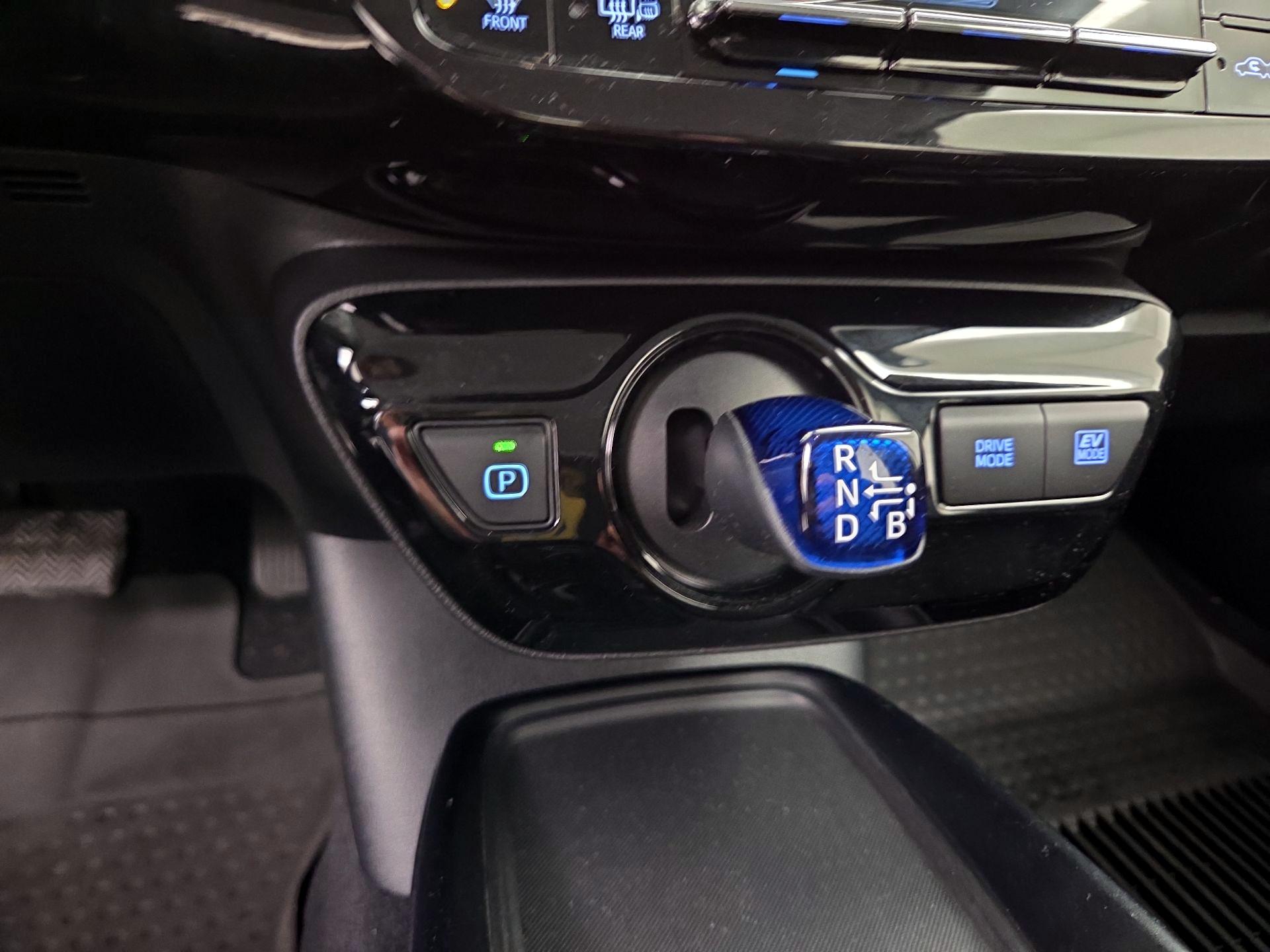 Thumbnail: 2022 Toyota Prius - 16