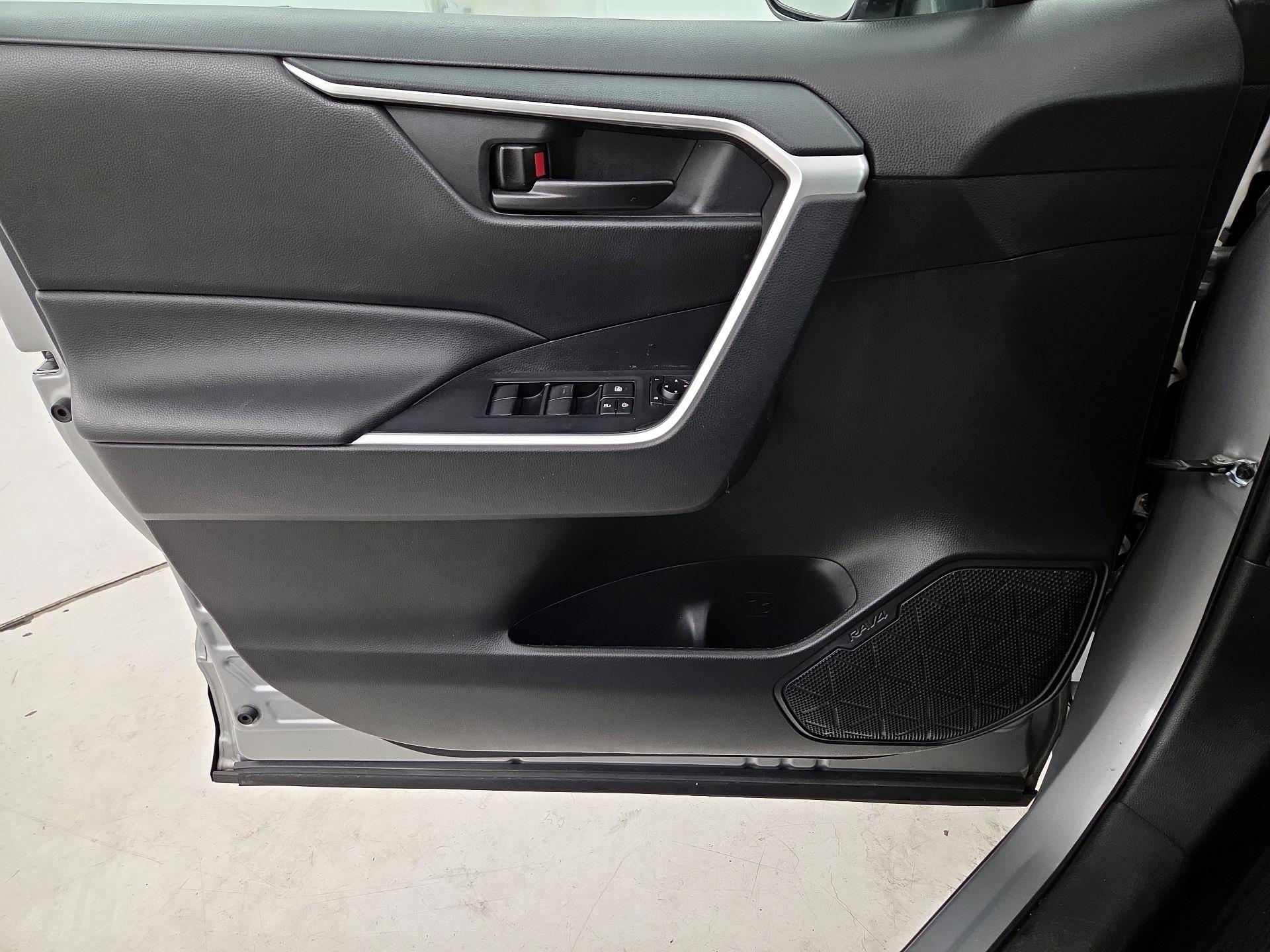 Thumbnail: 2022 Toyota RAV4 - 12