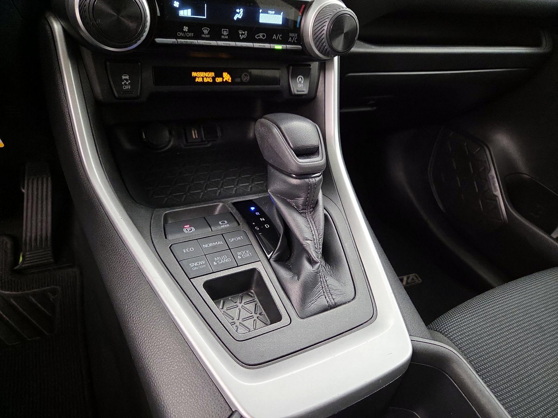 Thumbnail: 2022 Toyota RAV4 - 17