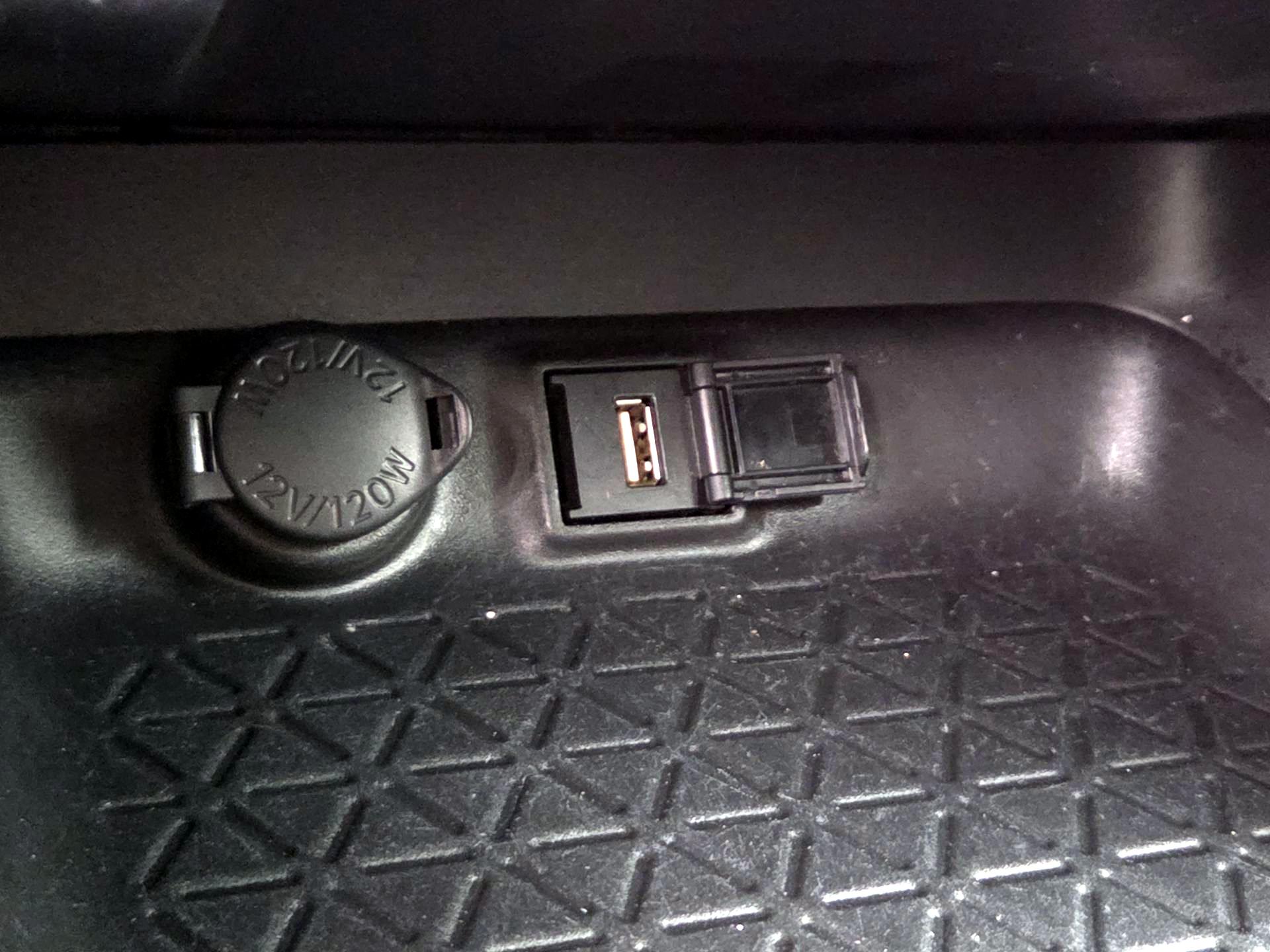 Thumbnail: 2022 Toyota RAV4 - 18