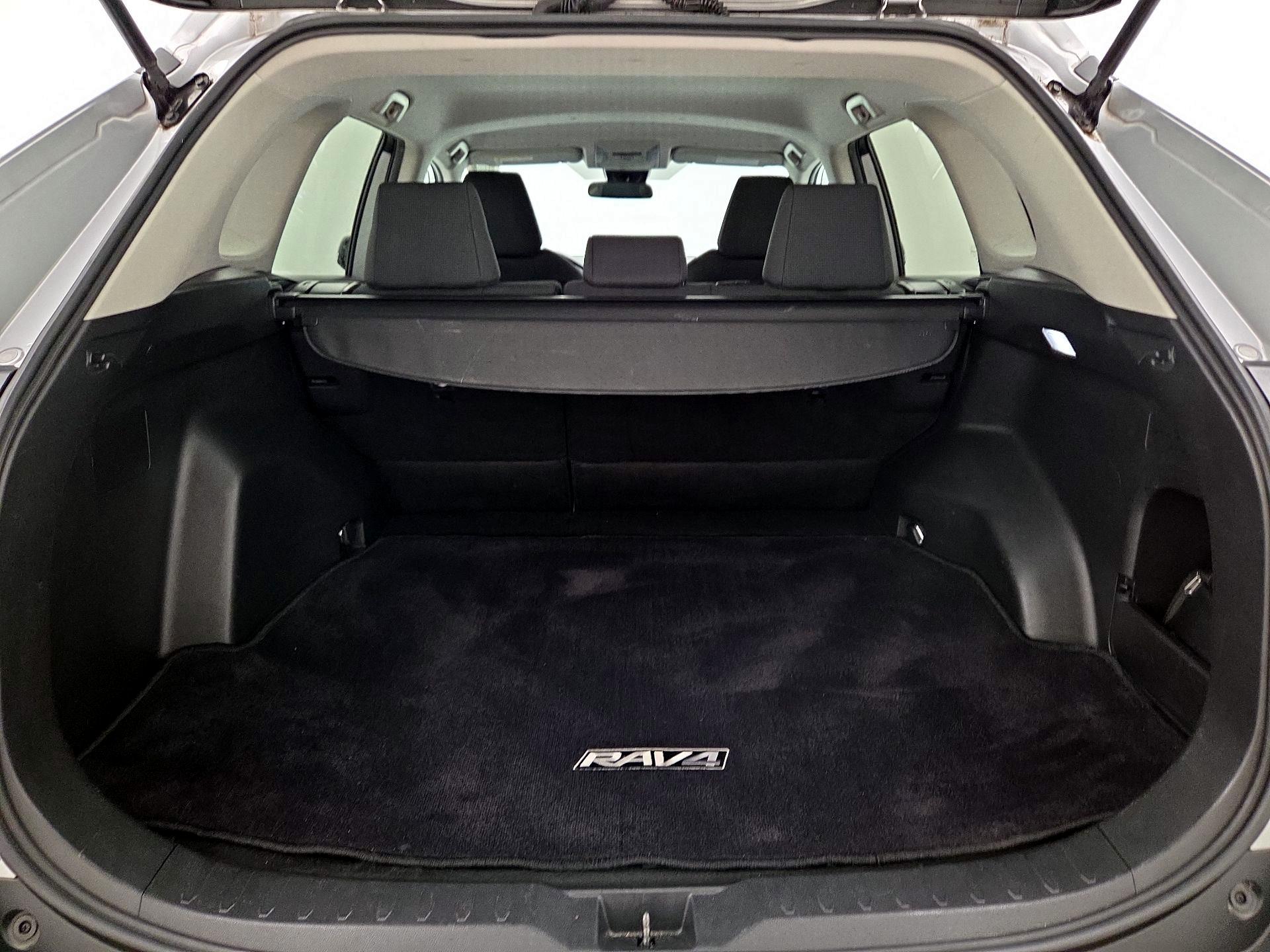 Thumbnail: 2022 Toyota RAV4 - 20