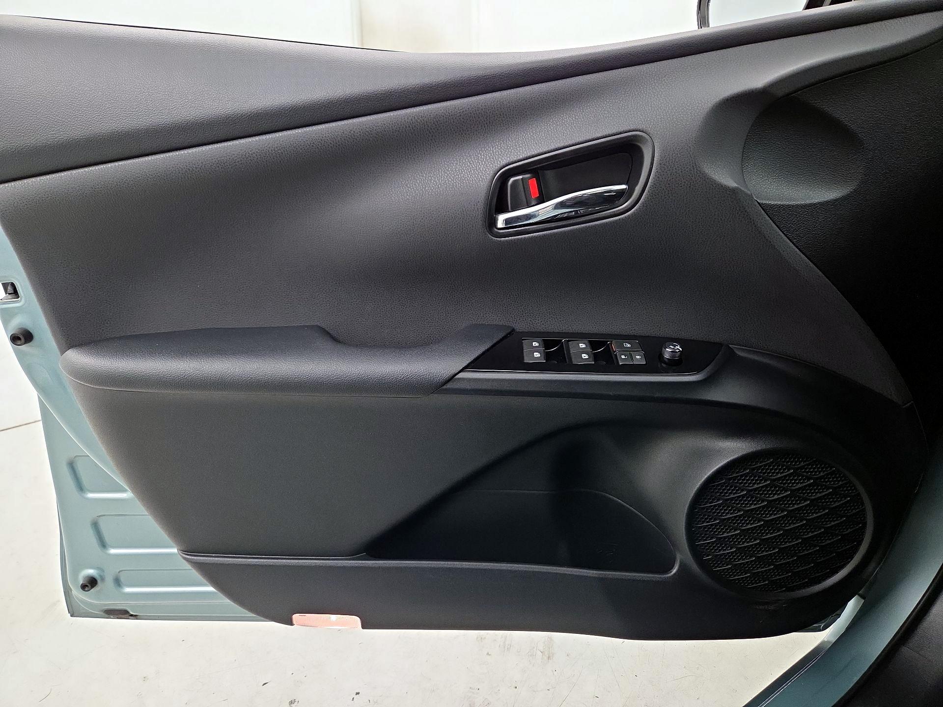 Thumbnail: 2016 Toyota Prius - 12