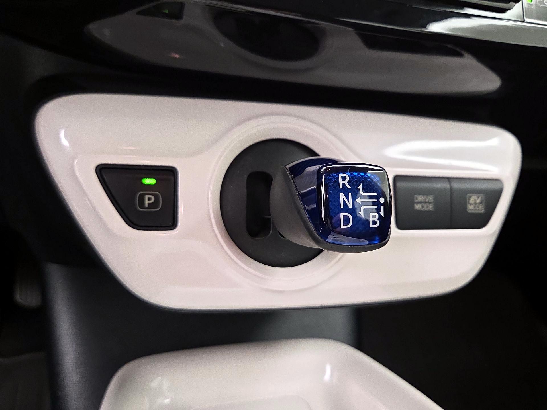 Thumbnail: 2016 Toyota Prius - 17