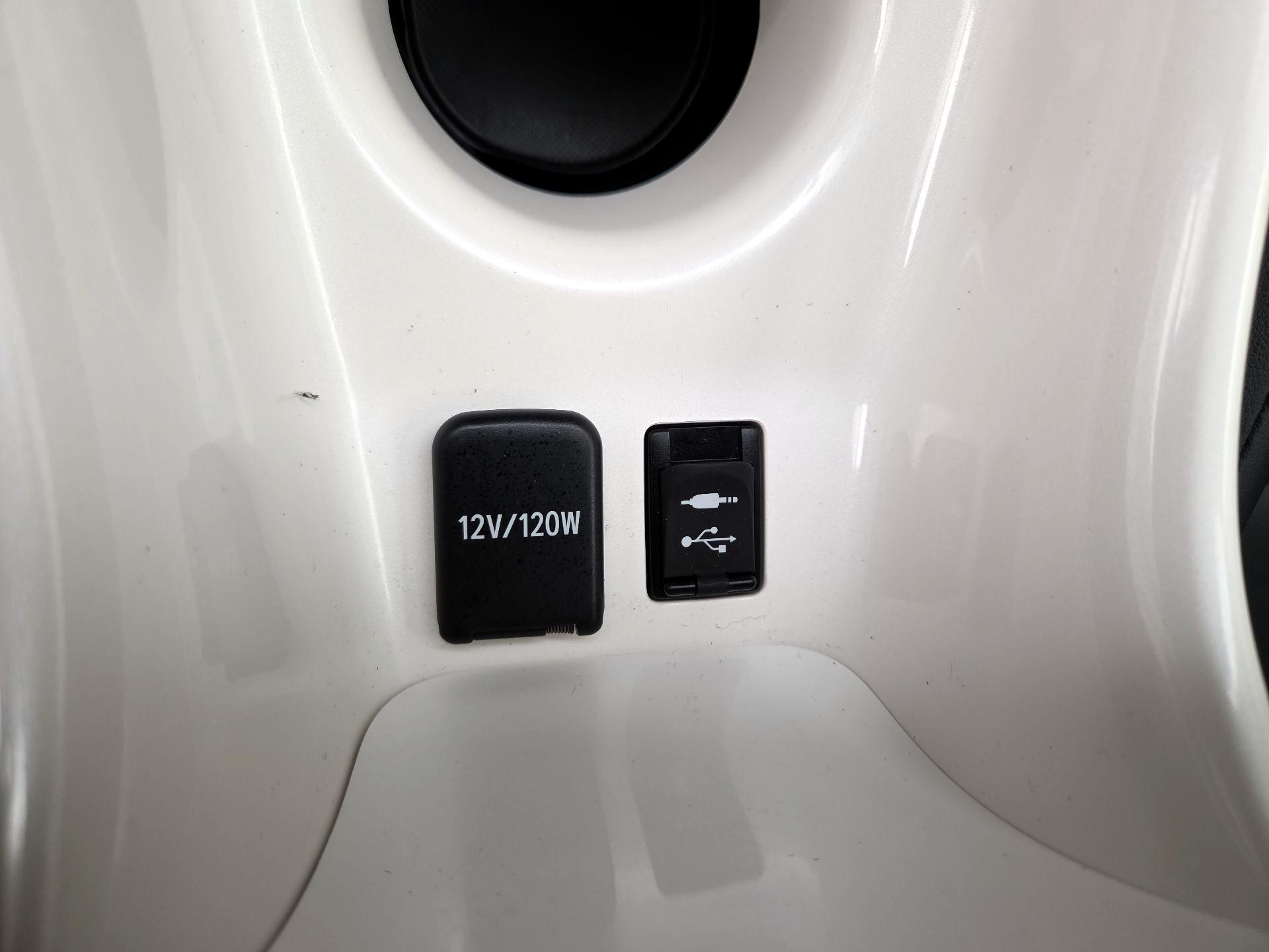 Thumbnail: 2016 Toyota Prius - 18