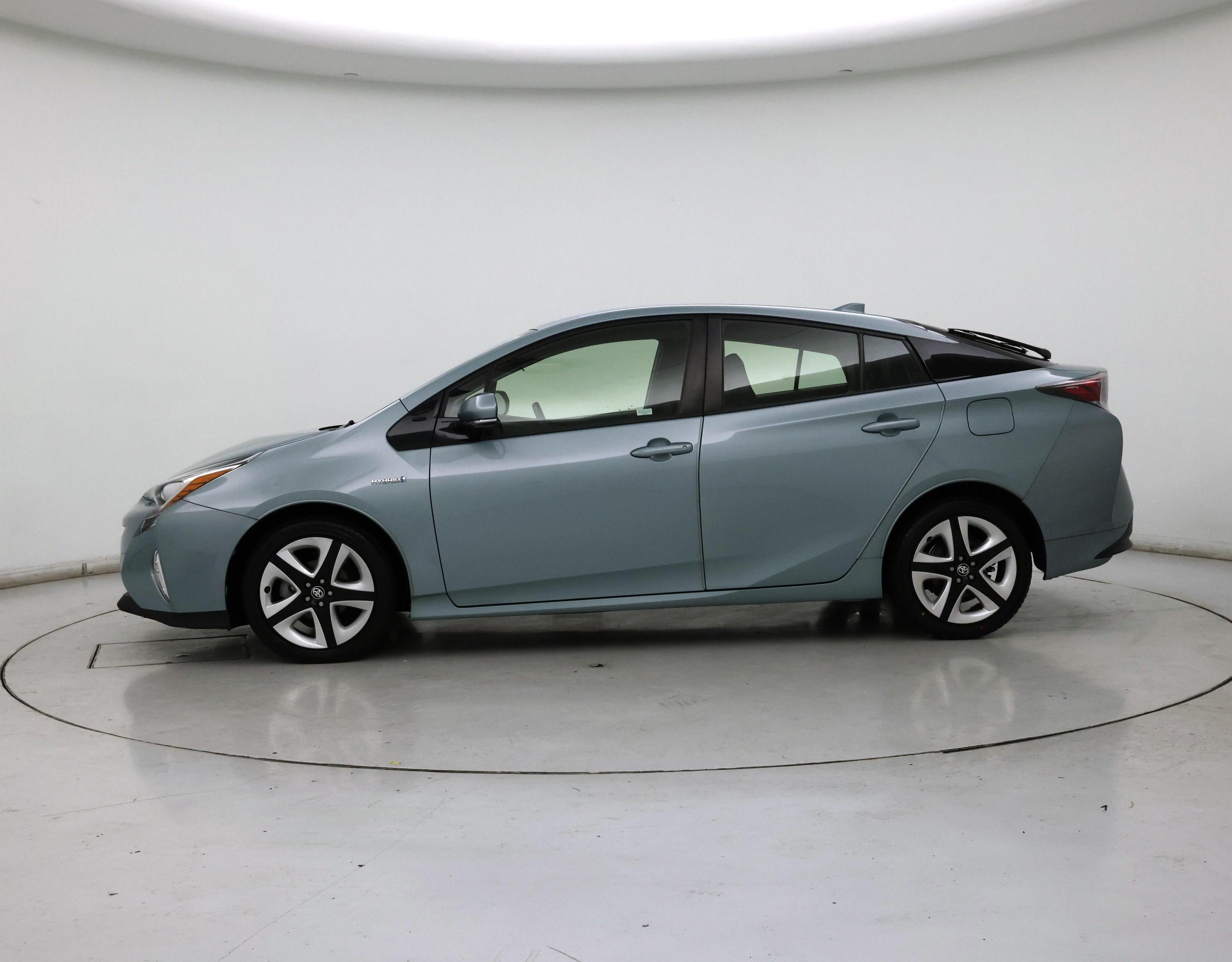 Thumbnail: 2016 Toyota Prius - 3