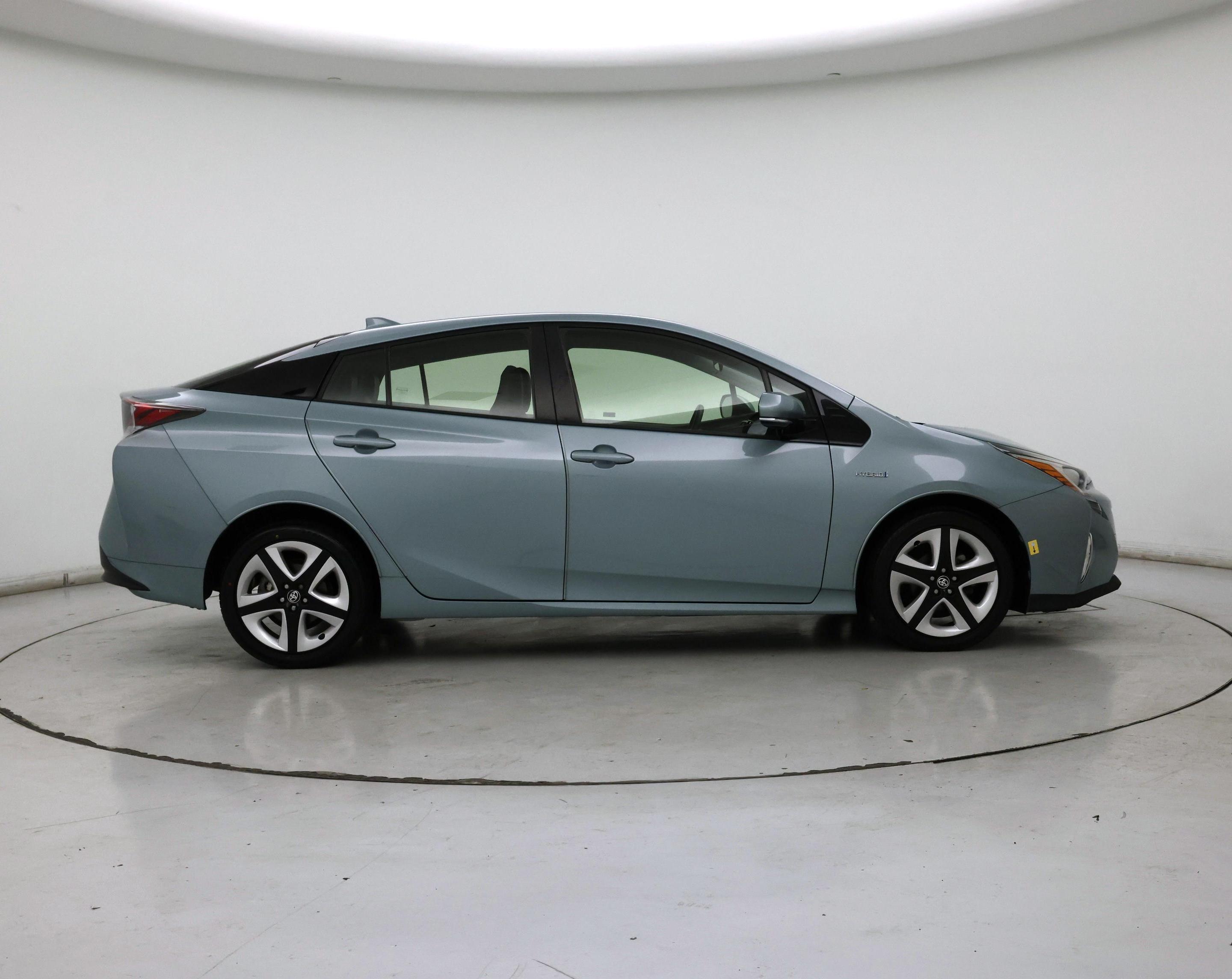 Thumbnail: 2016 Toyota Prius - 7