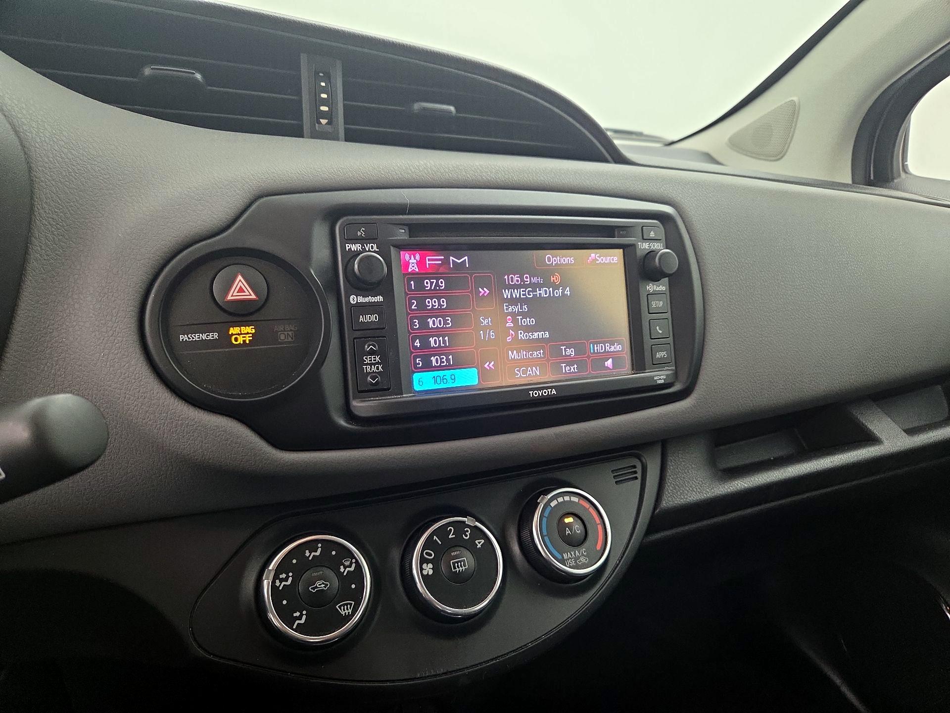 Thumbnail: 2015 Toyota Yaris - 14