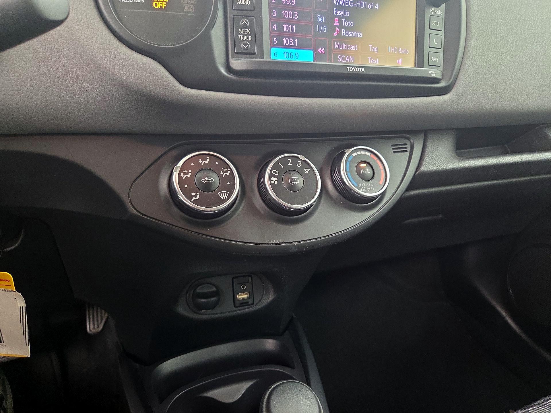 Thumbnail: 2015 Toyota Yaris - 15
