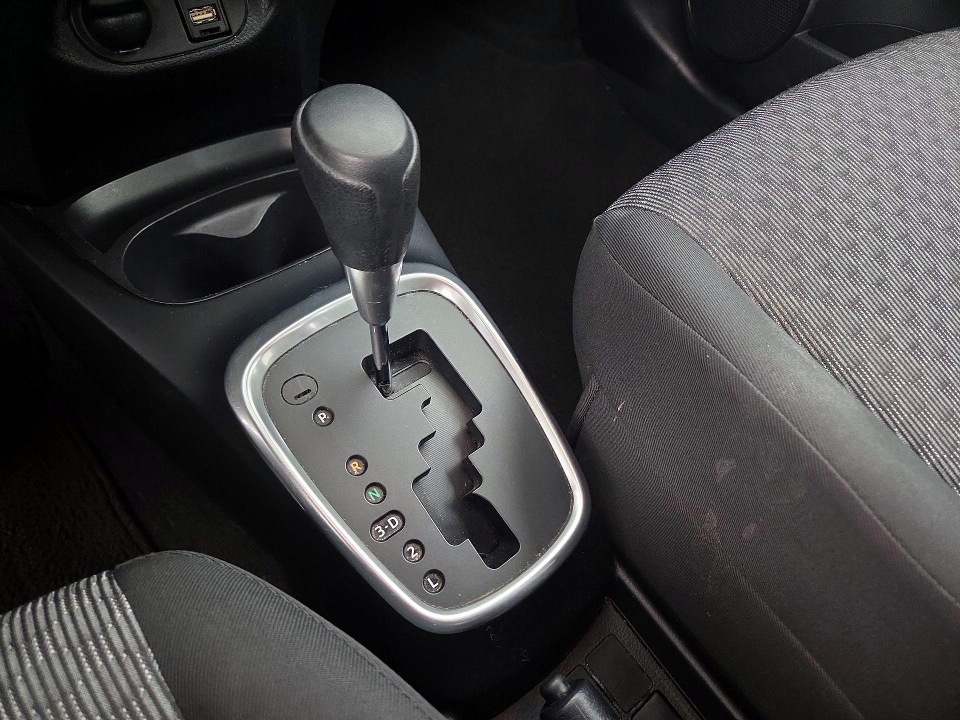Thumbnail: 2015 Toyota Yaris - 16