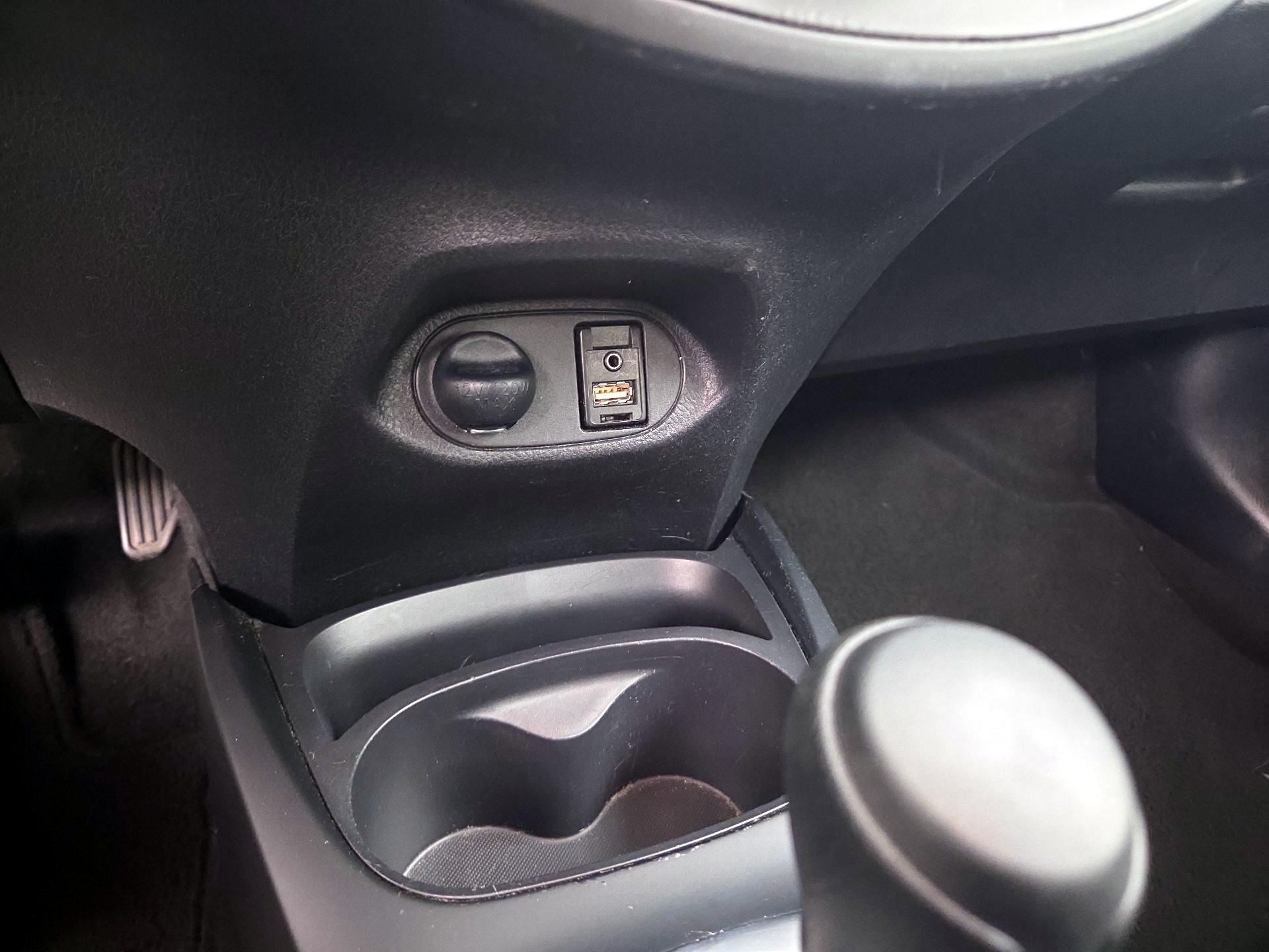 Thumbnail: 2015 Toyota Yaris - 17