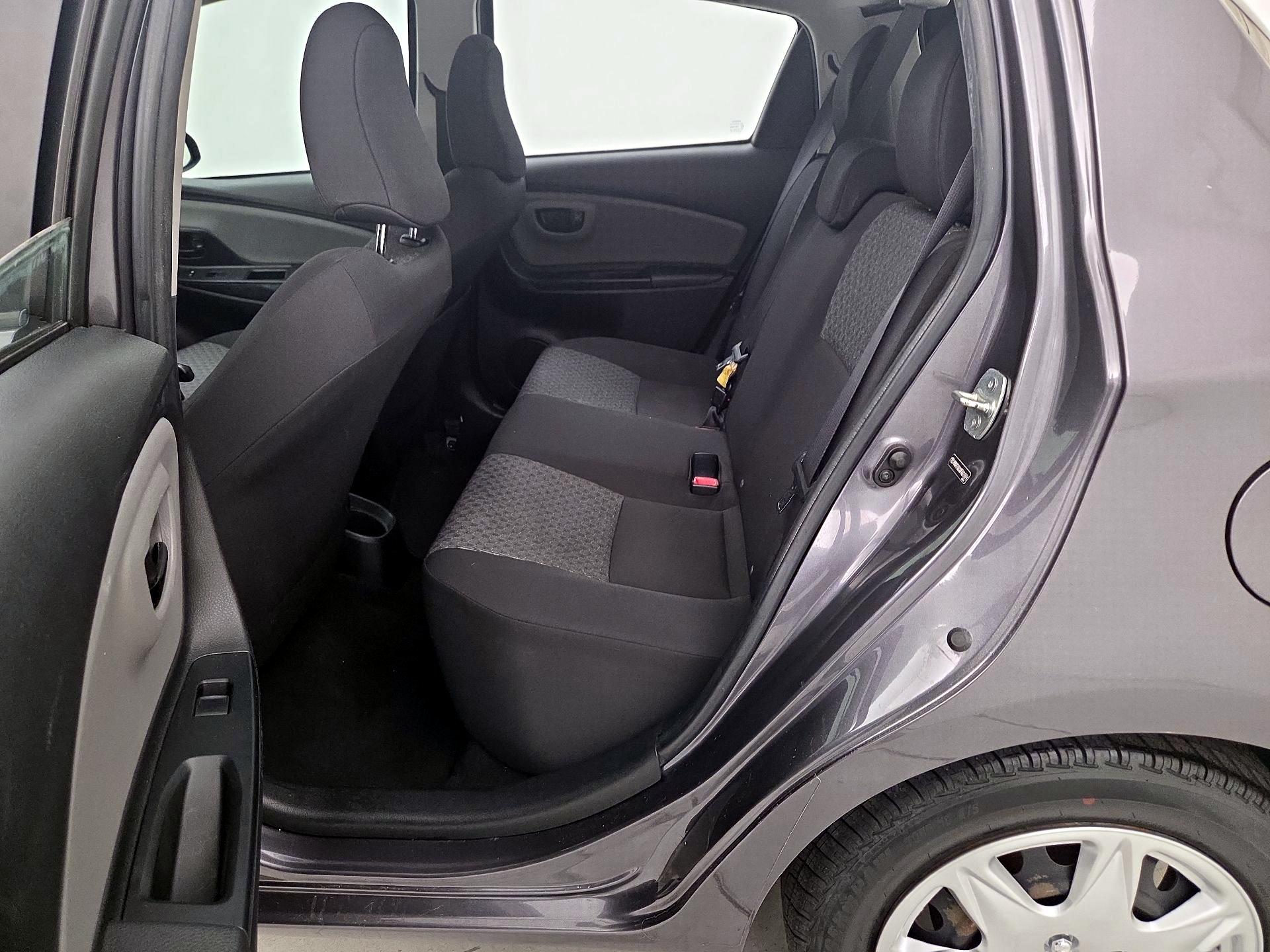 Thumbnail: 2015 Toyota Yaris - 18
