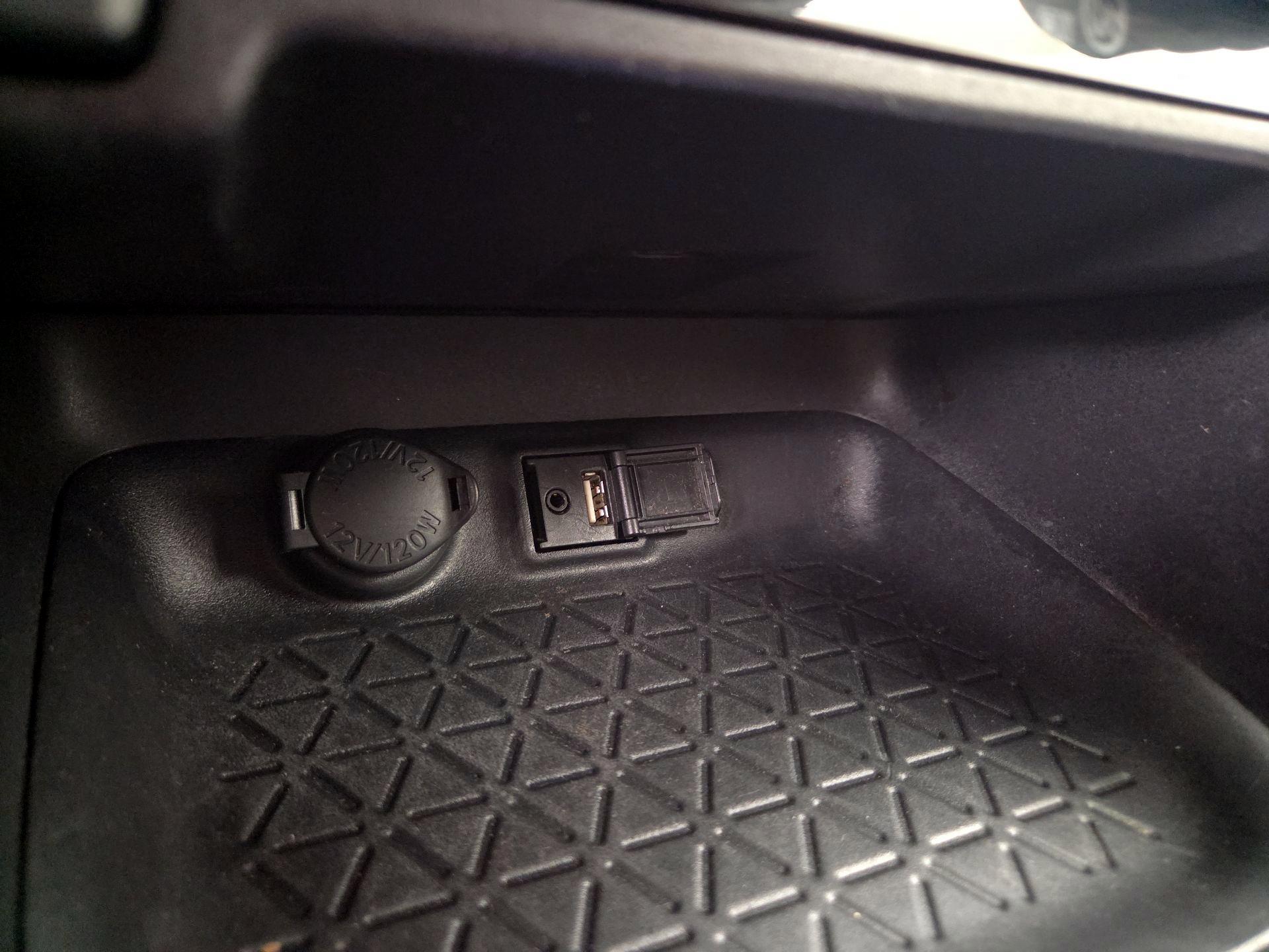 Thumbnail: 2019 Toyota RAV4 - 18