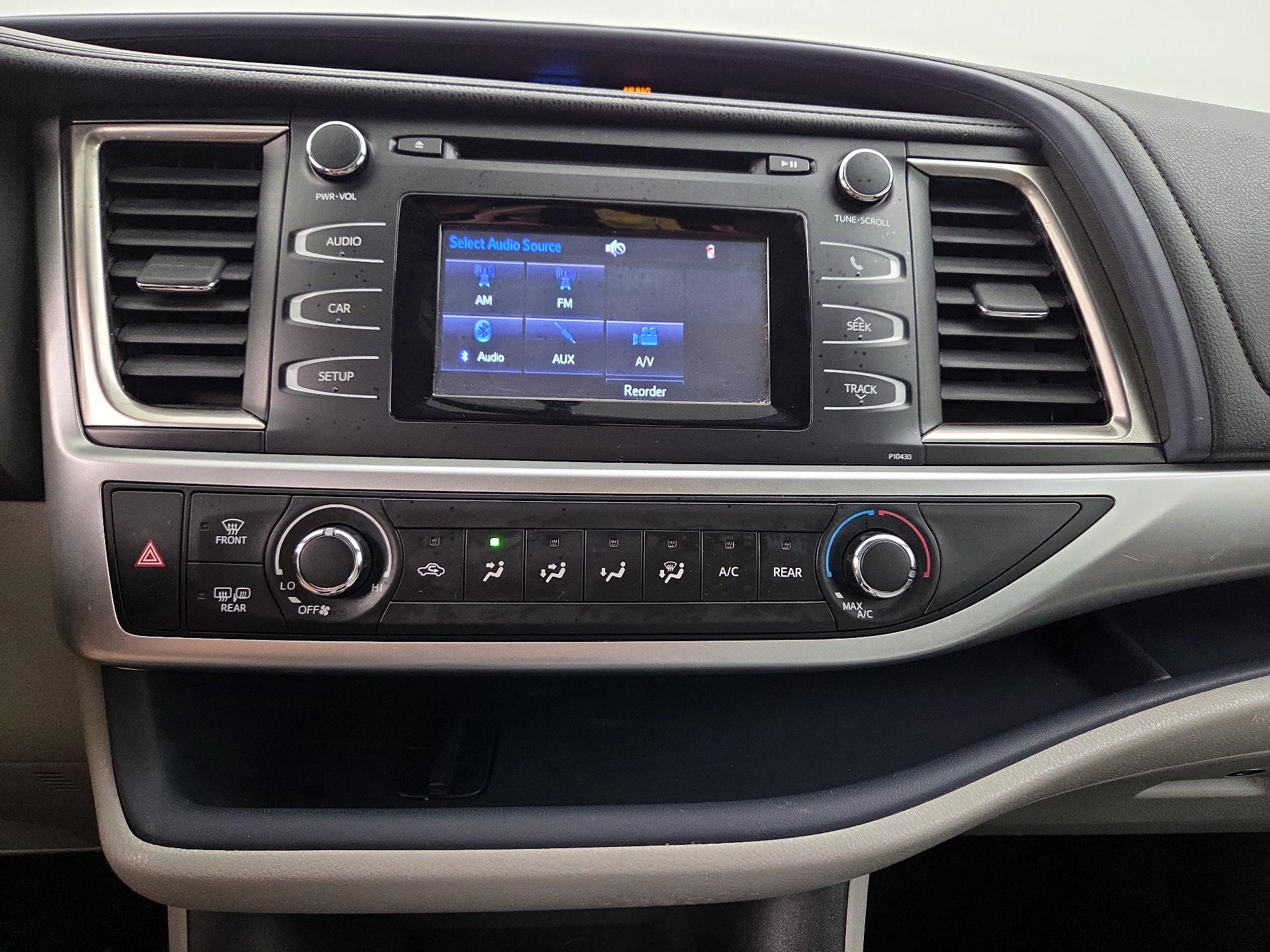 Thumbnail: 2014 Toyota Highlander - 16