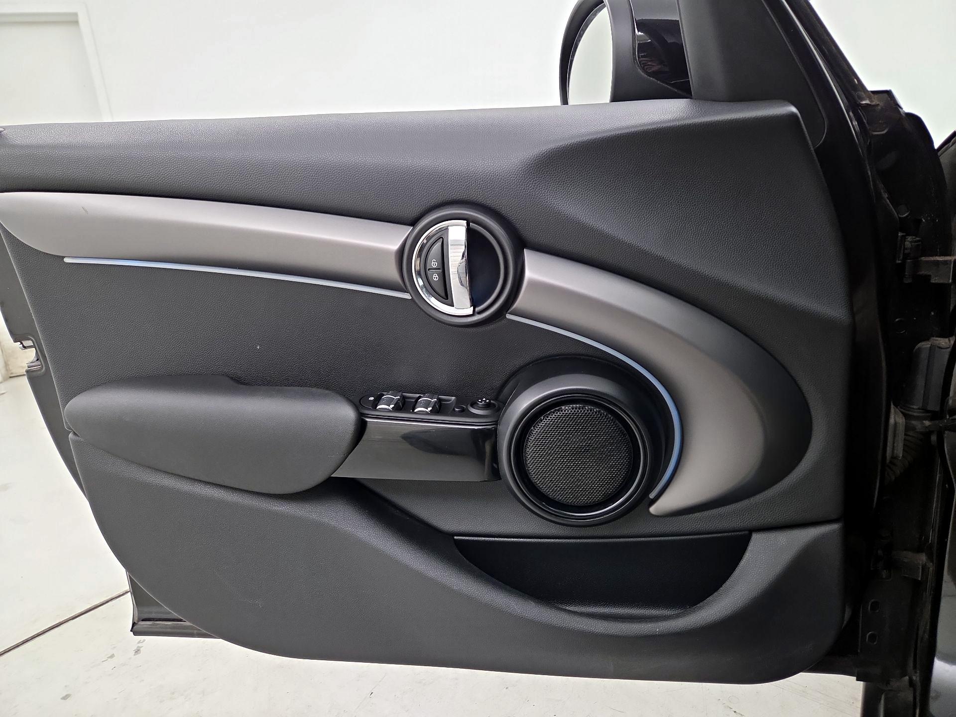 Thumbnail: 2022 MINI Cooper Hardtop - 12