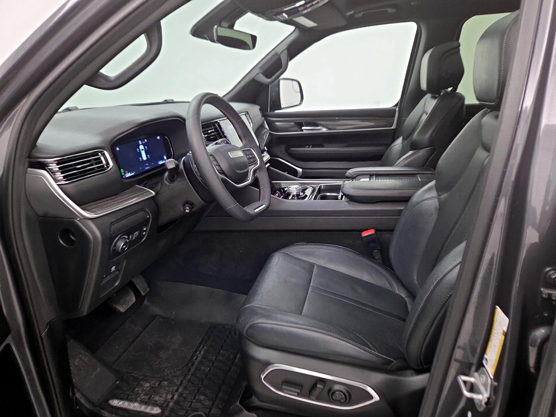 Thumbnail: 2022 Jeep Wagoneer - 11