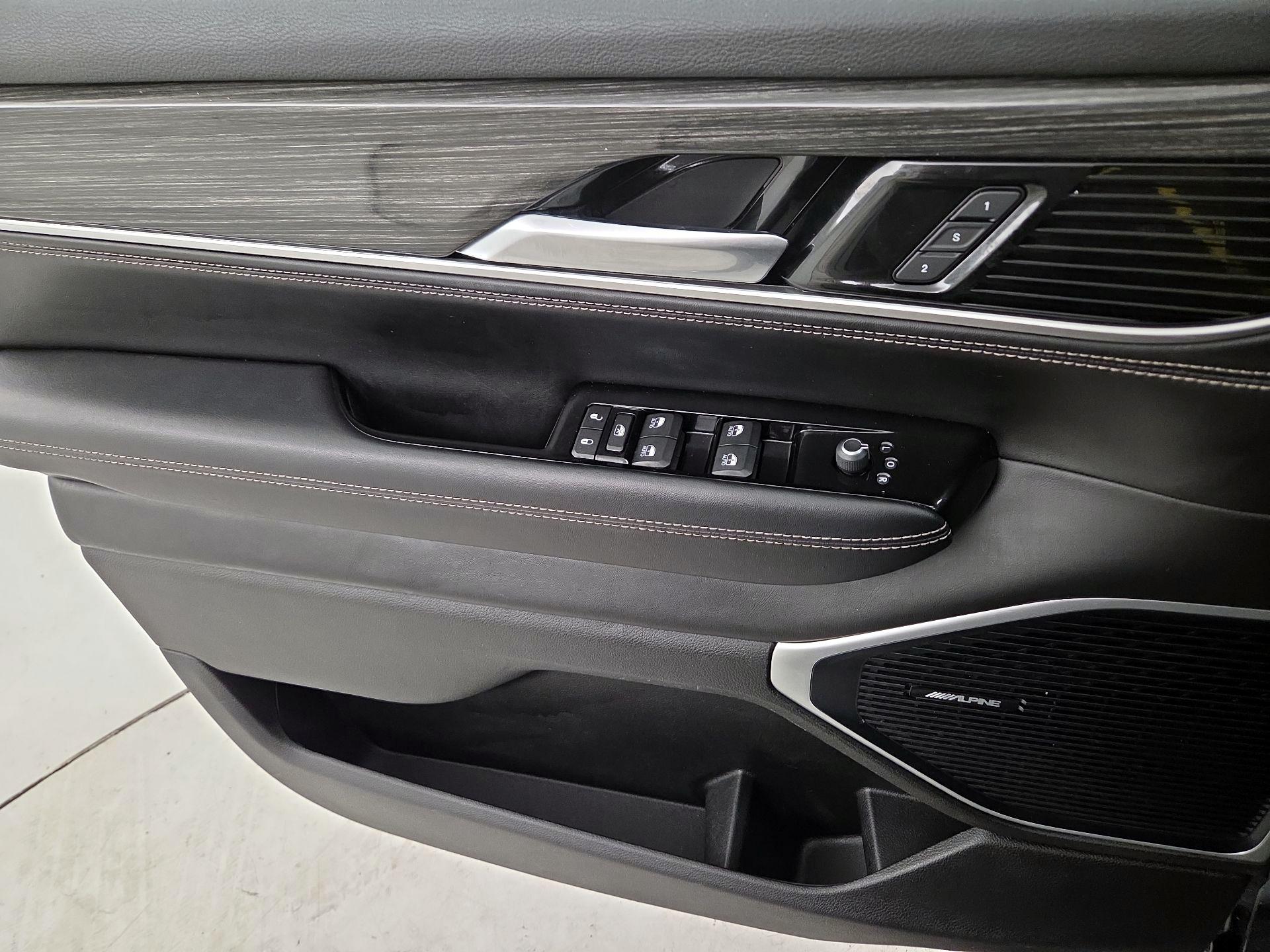 Thumbnail: 2022 Jeep Wagoneer - 12