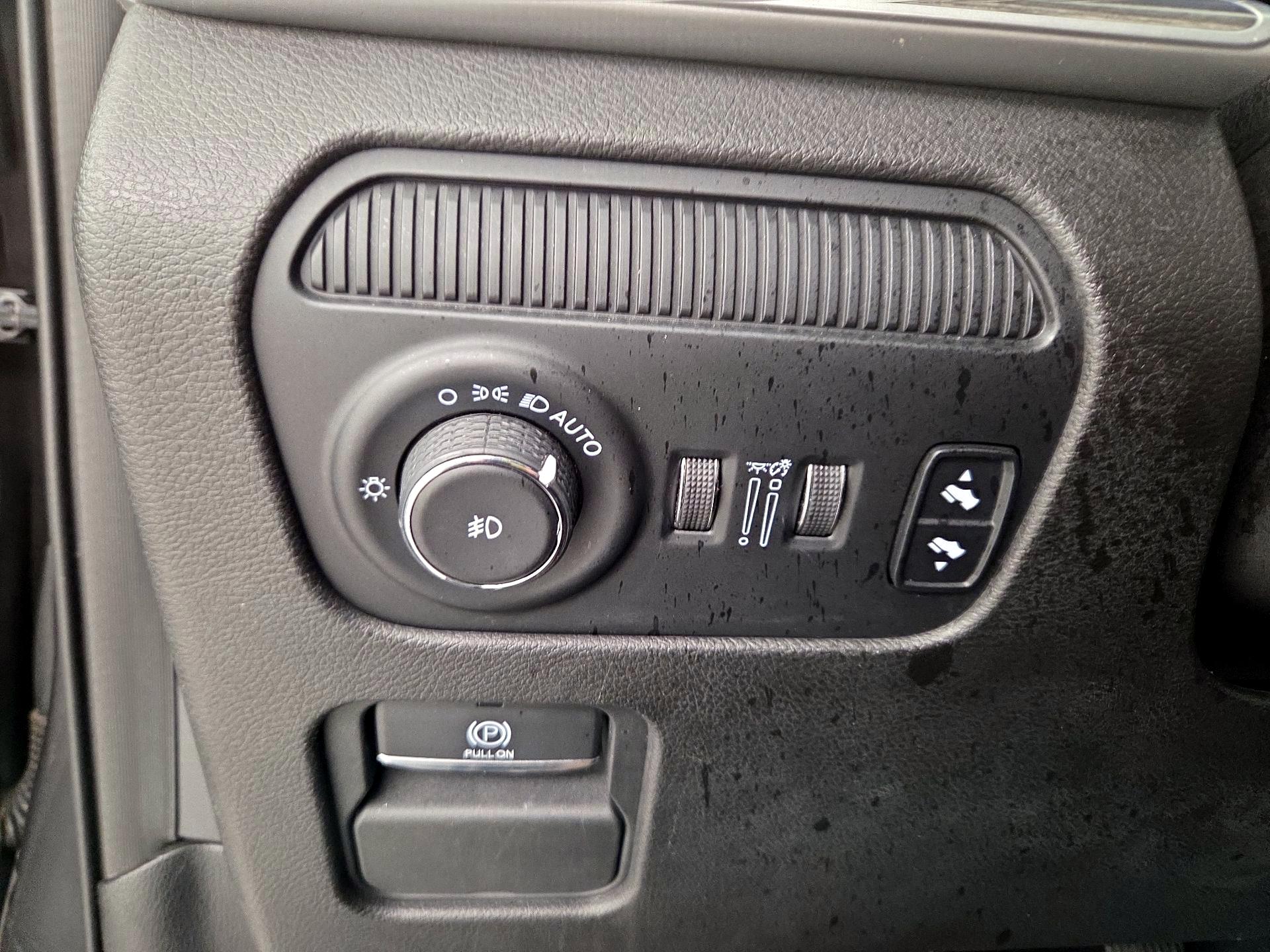 Thumbnail: 2022 Jeep Wagoneer - 13