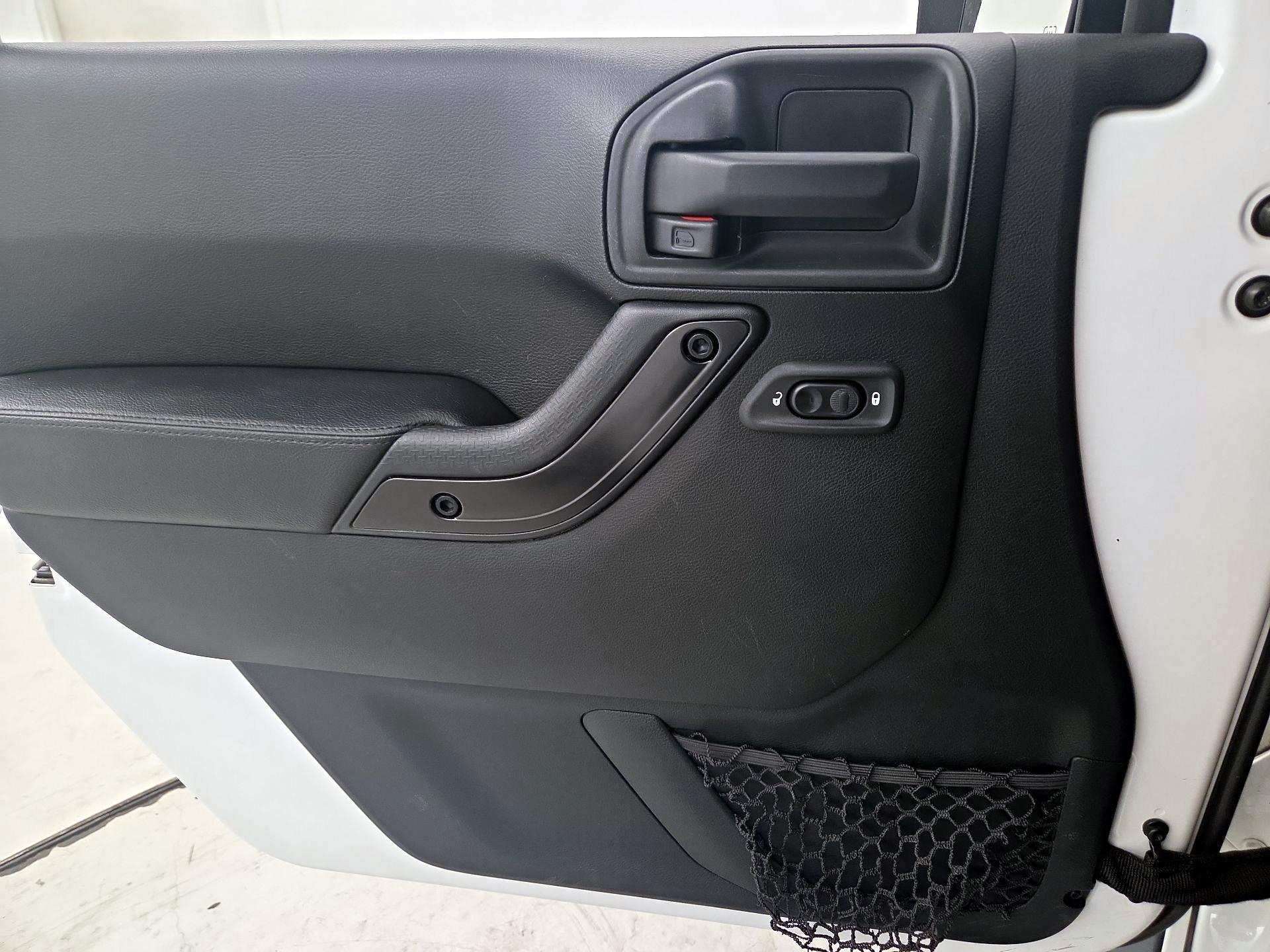 Thumbnail: 2017 Jeep Wrangler - 12